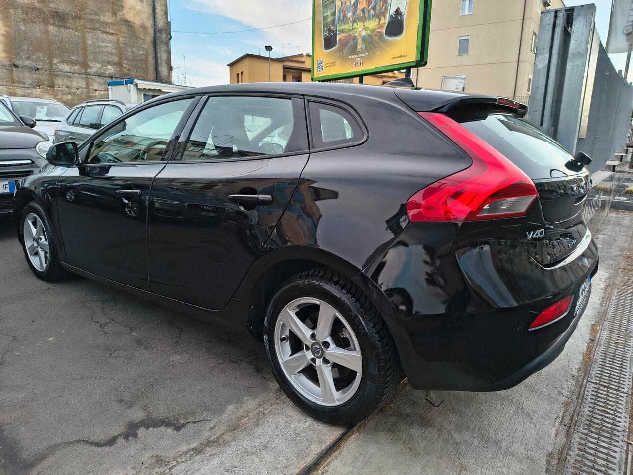 VOLVO V40 2.0 DIESEL SOLO 130.000 KM ANNO 2015