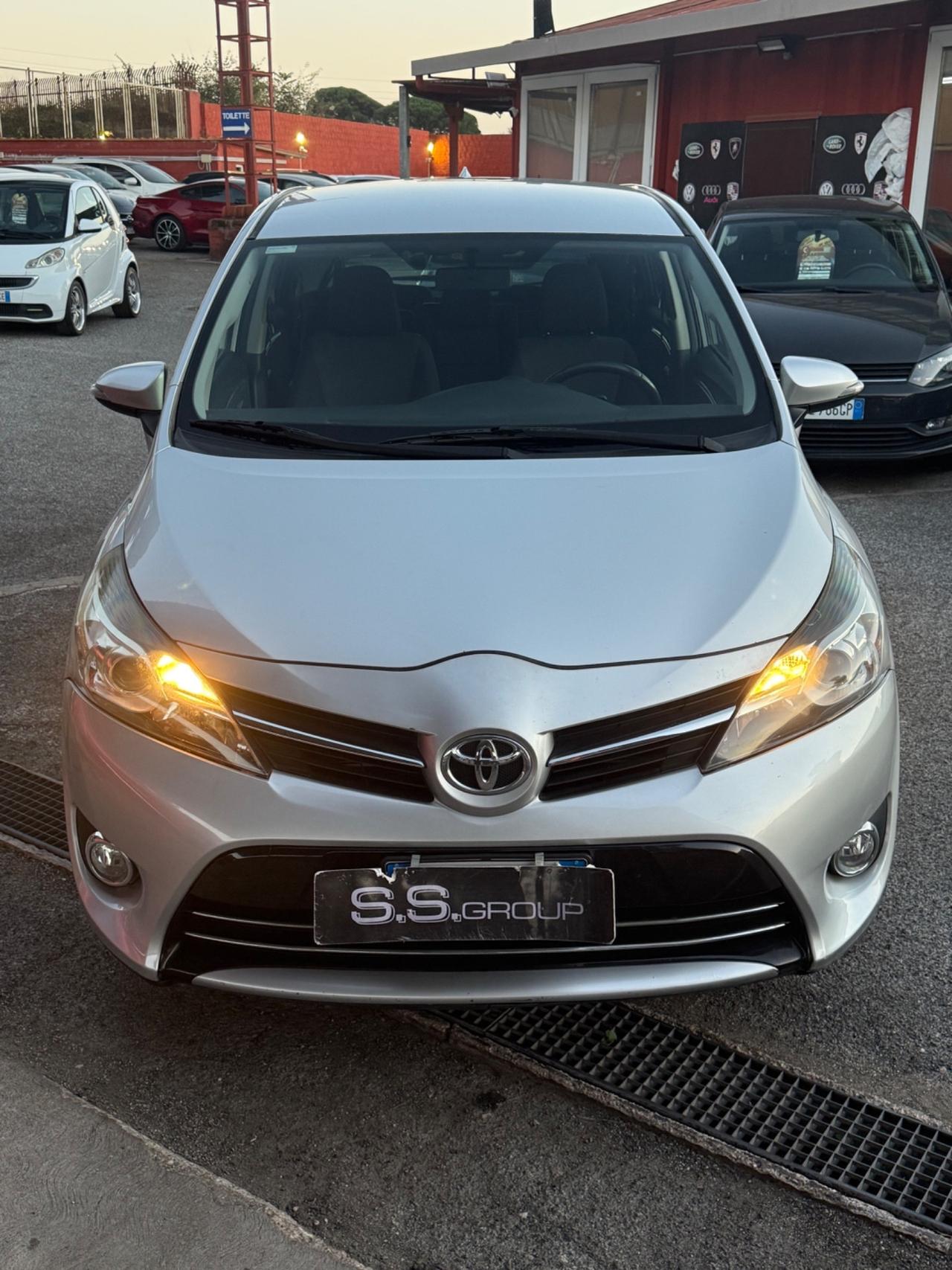 Verso 1.6 D-4D Style 7 posti-unipro-rate-garanzia