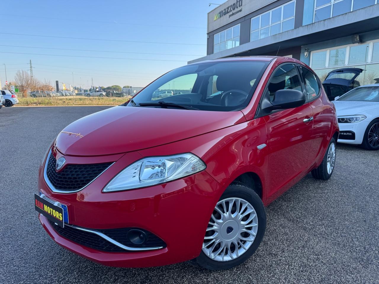 Lancia Ypsilon 1.2 69 CV 5 porte Platinum NEOPATENTATI