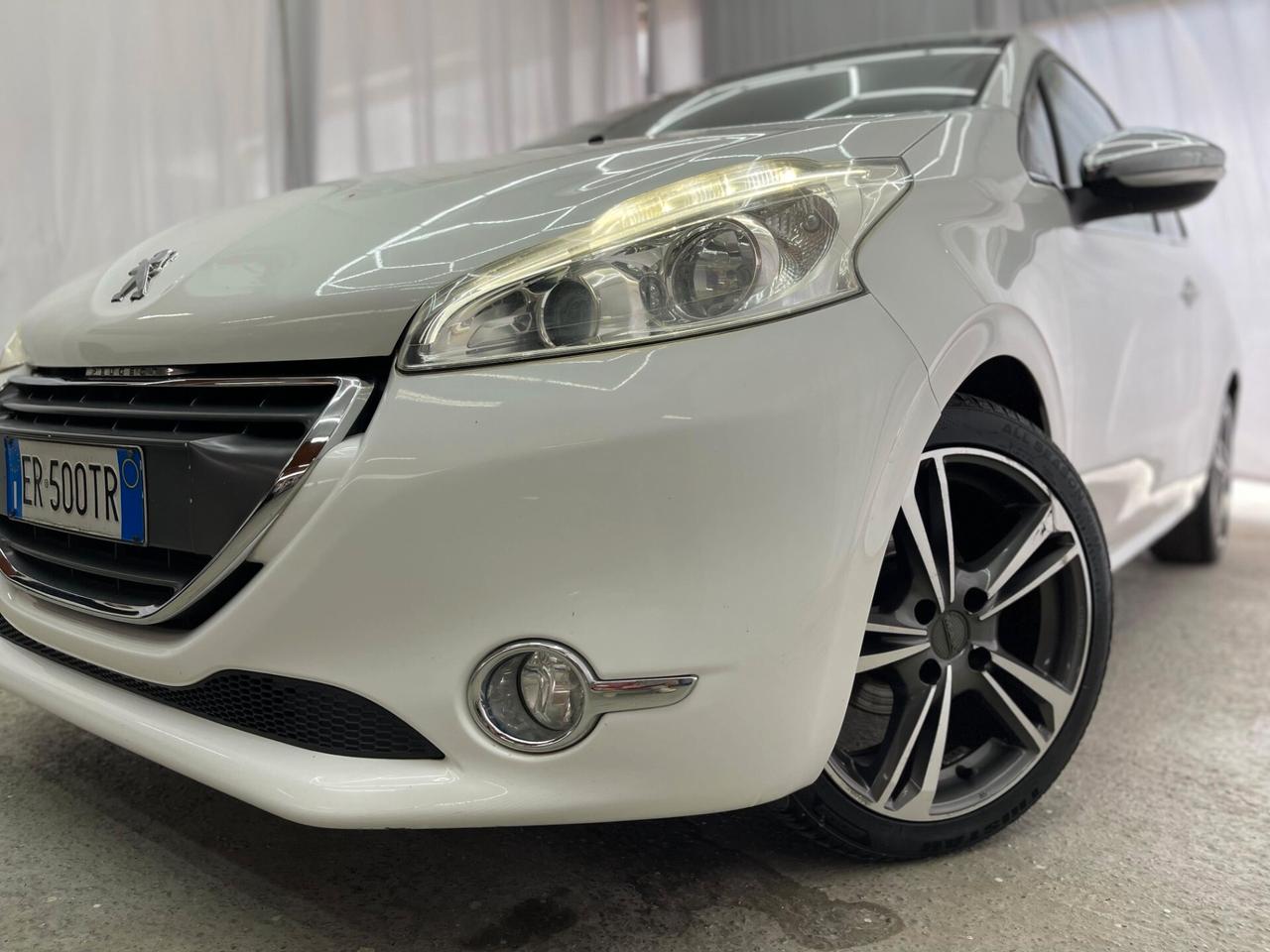 Peugeot 208 1.6 e-HDi 92 CV Stop&Start 3 porte Allure FINANZIABILE SENZA BUSTA PRONTA CONSEGNA