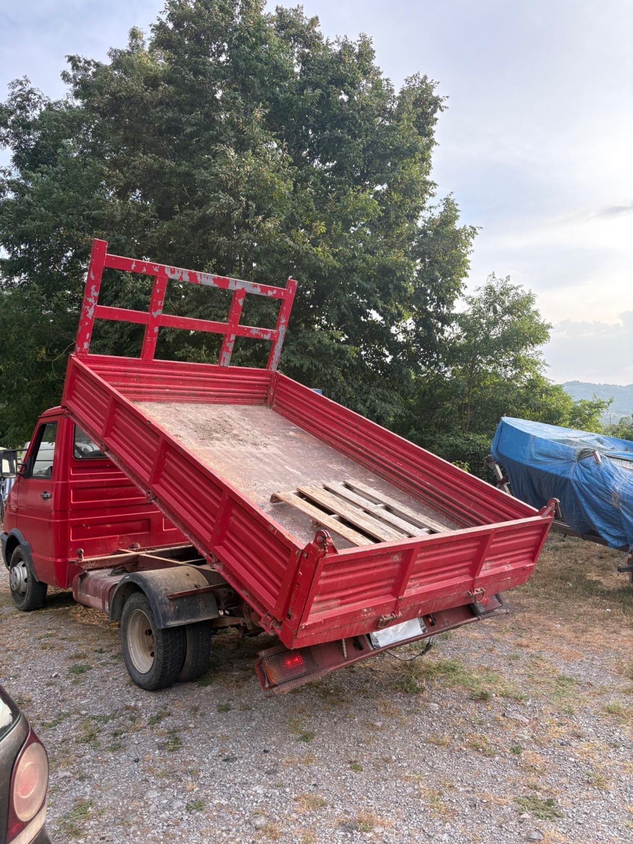 Iveco 35.10 ribaltabile trilaterale