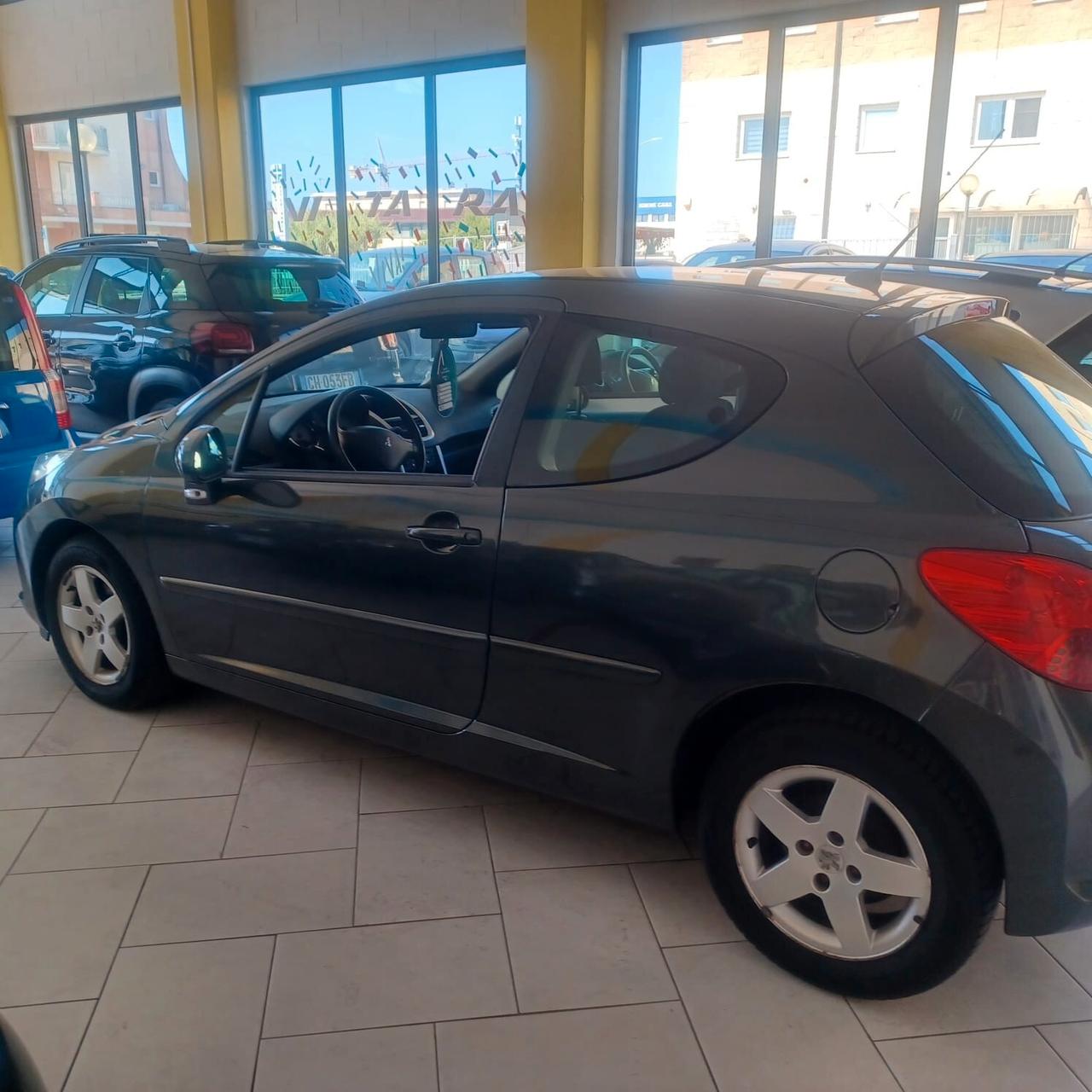 96438 km PEUGEOT 207 1.4 NEOPATENTATI