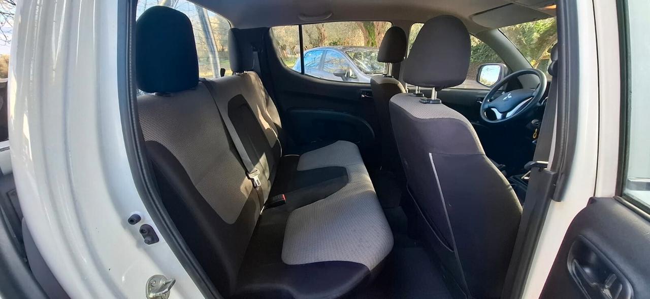 Mitsubishi L200 2.4 DI-D/154CV Club Cab Inform