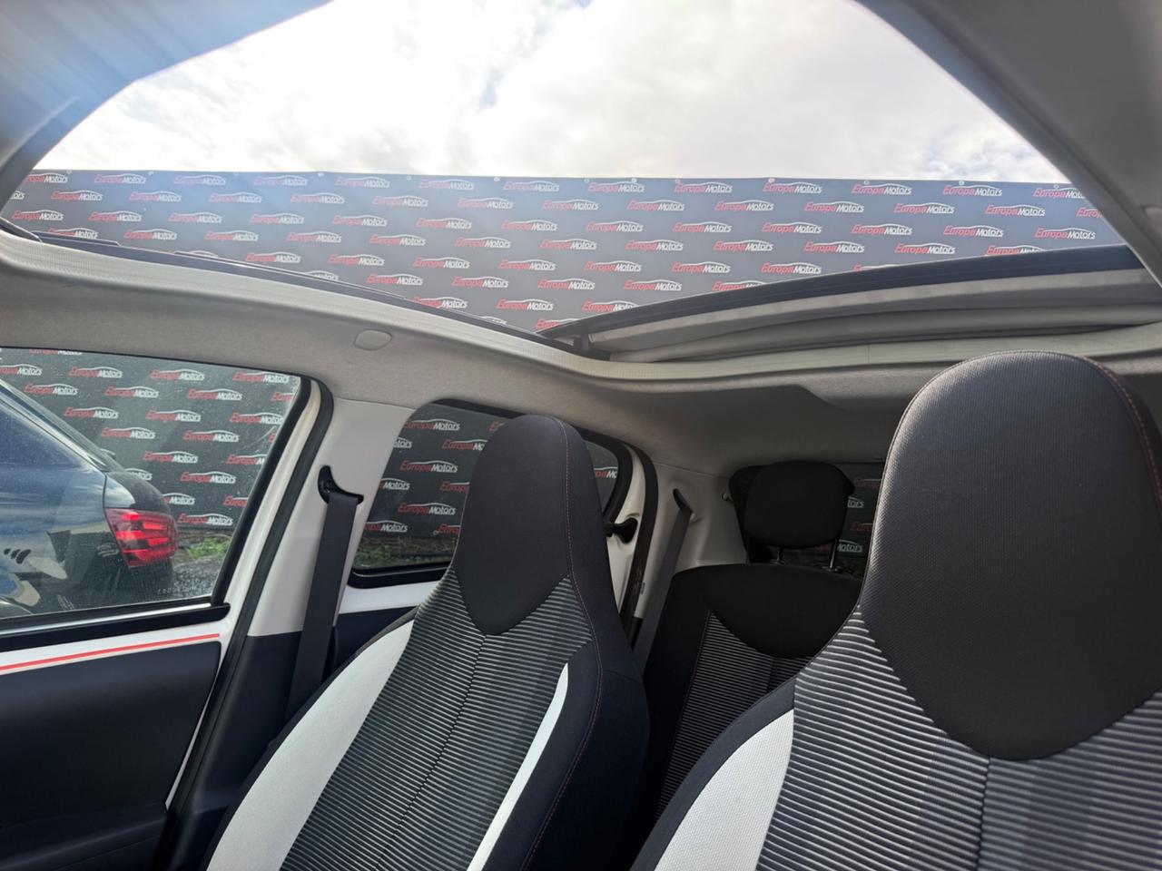Peugeot 108 1.2 VTi Roland Garros