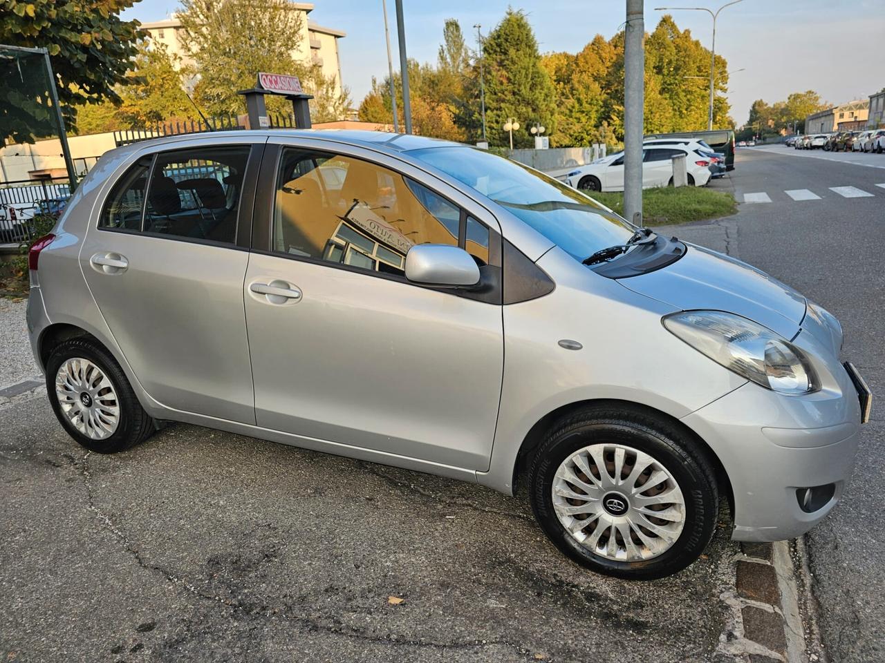 Toyota Yaris 1.0 69cv 5 Porte Sol*Pdc*Neopatentati*