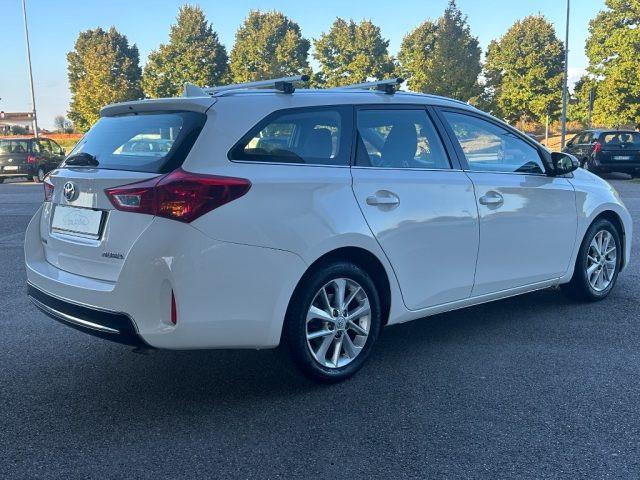 TOYOTA Auris Touring Sports 1.4 D-4D Lounge