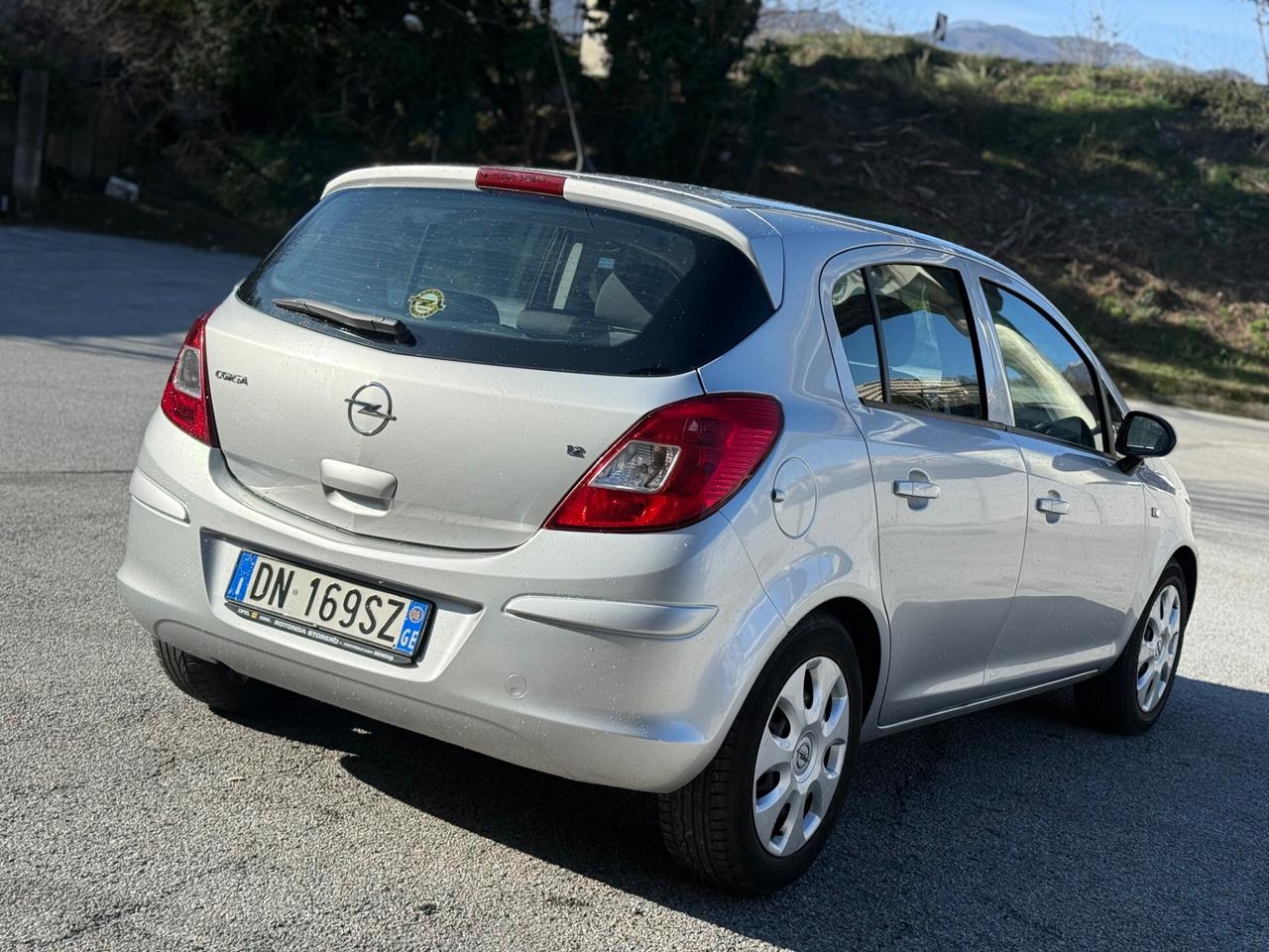Opel Corsa 1.2 benzina 5 porte con soli 27.000 km 1 pro