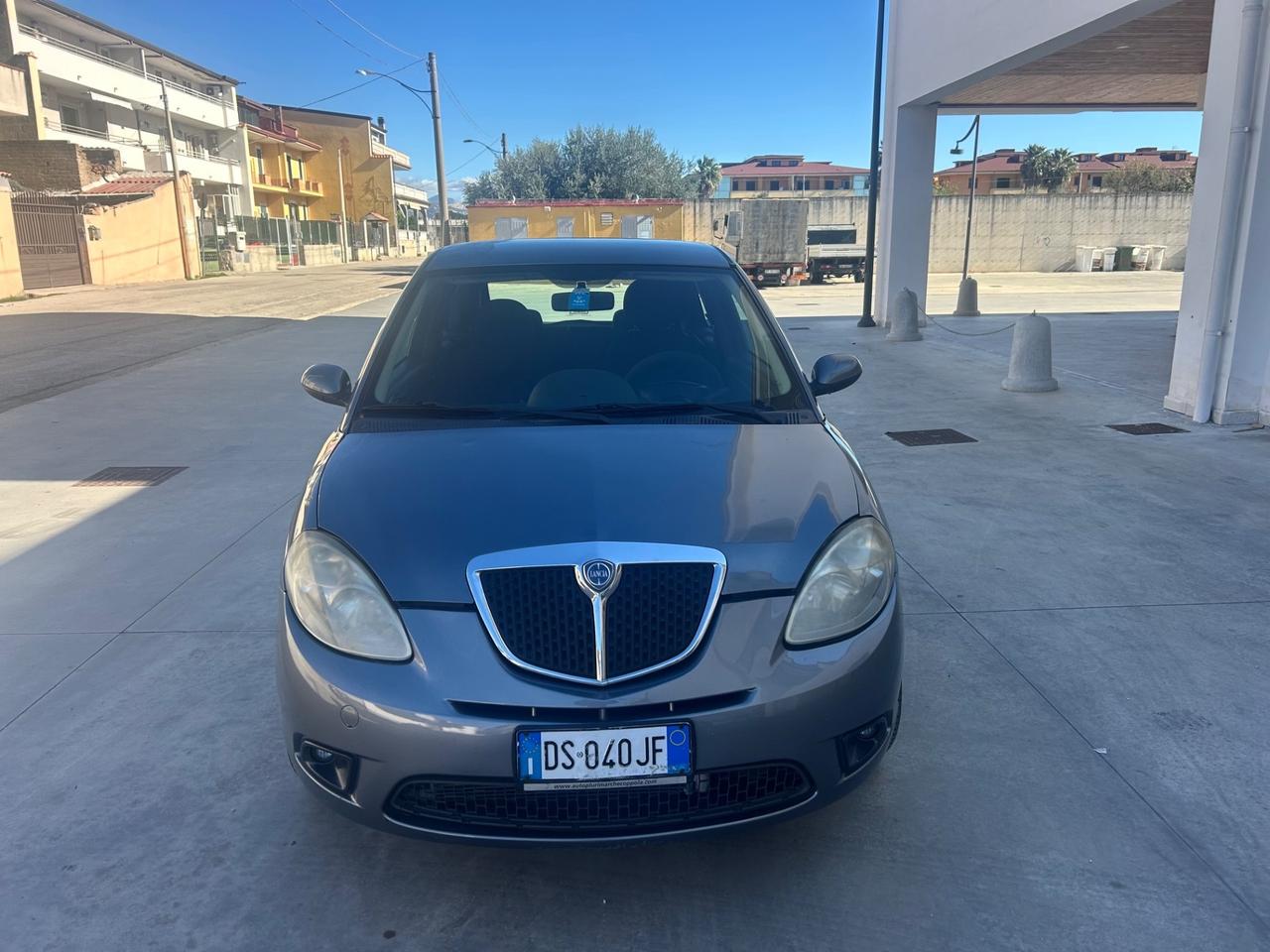 Lancia Ypsilon 1.3 MJT 90 CV DPF Sport MomoDesign