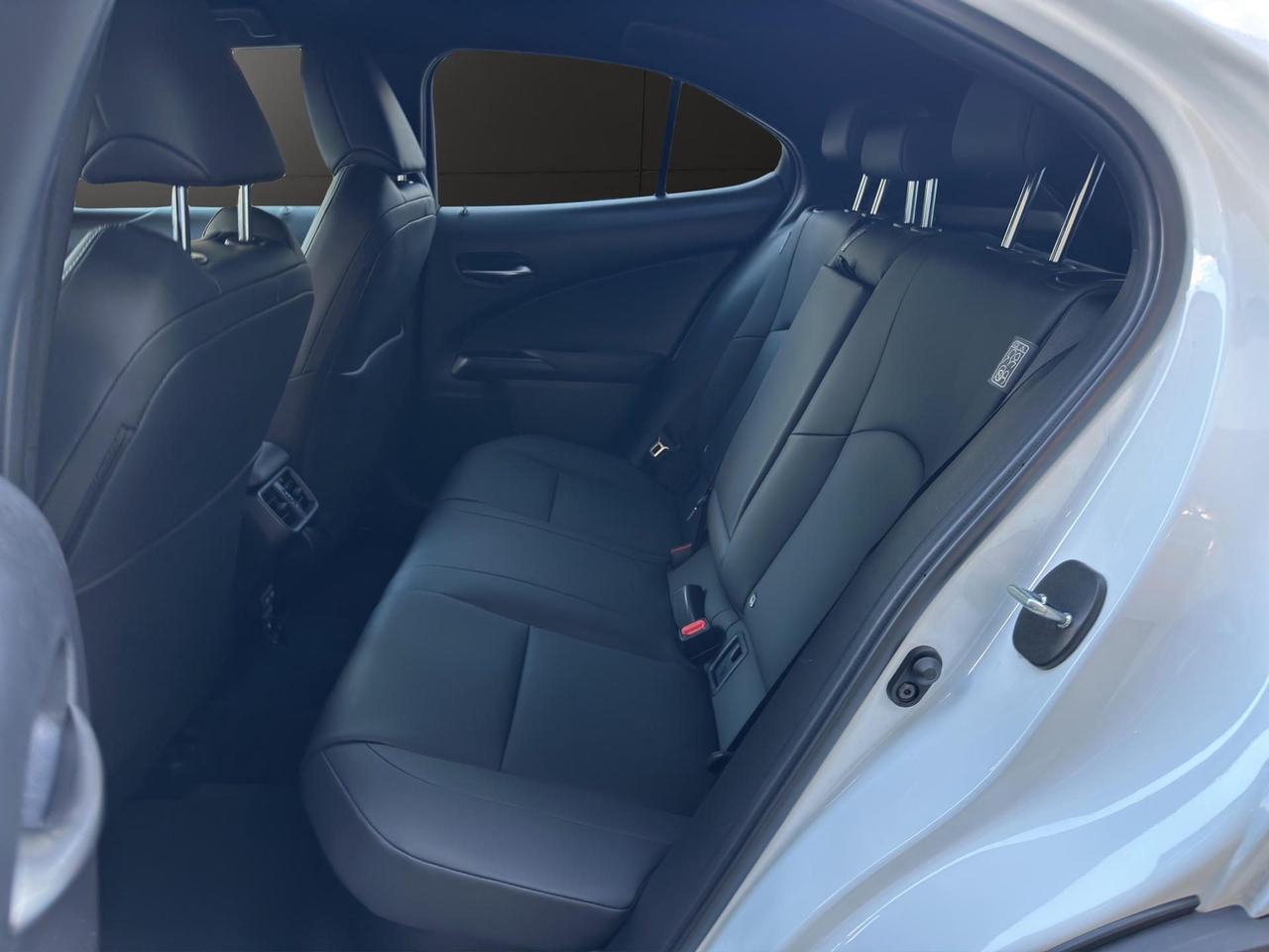 Lexus UX 250h 2.0 Design 2wd cvt