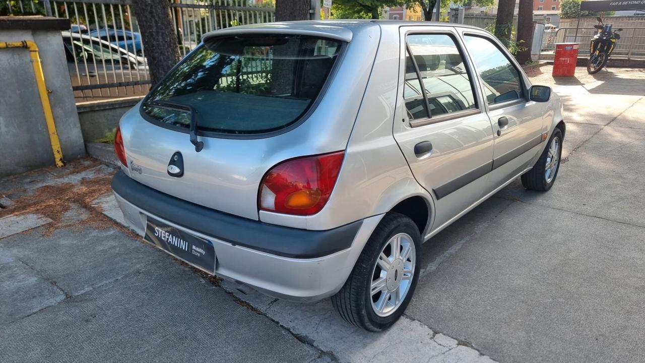 Ford Fiesta 1.2i 16V cat 5 porte Ghia