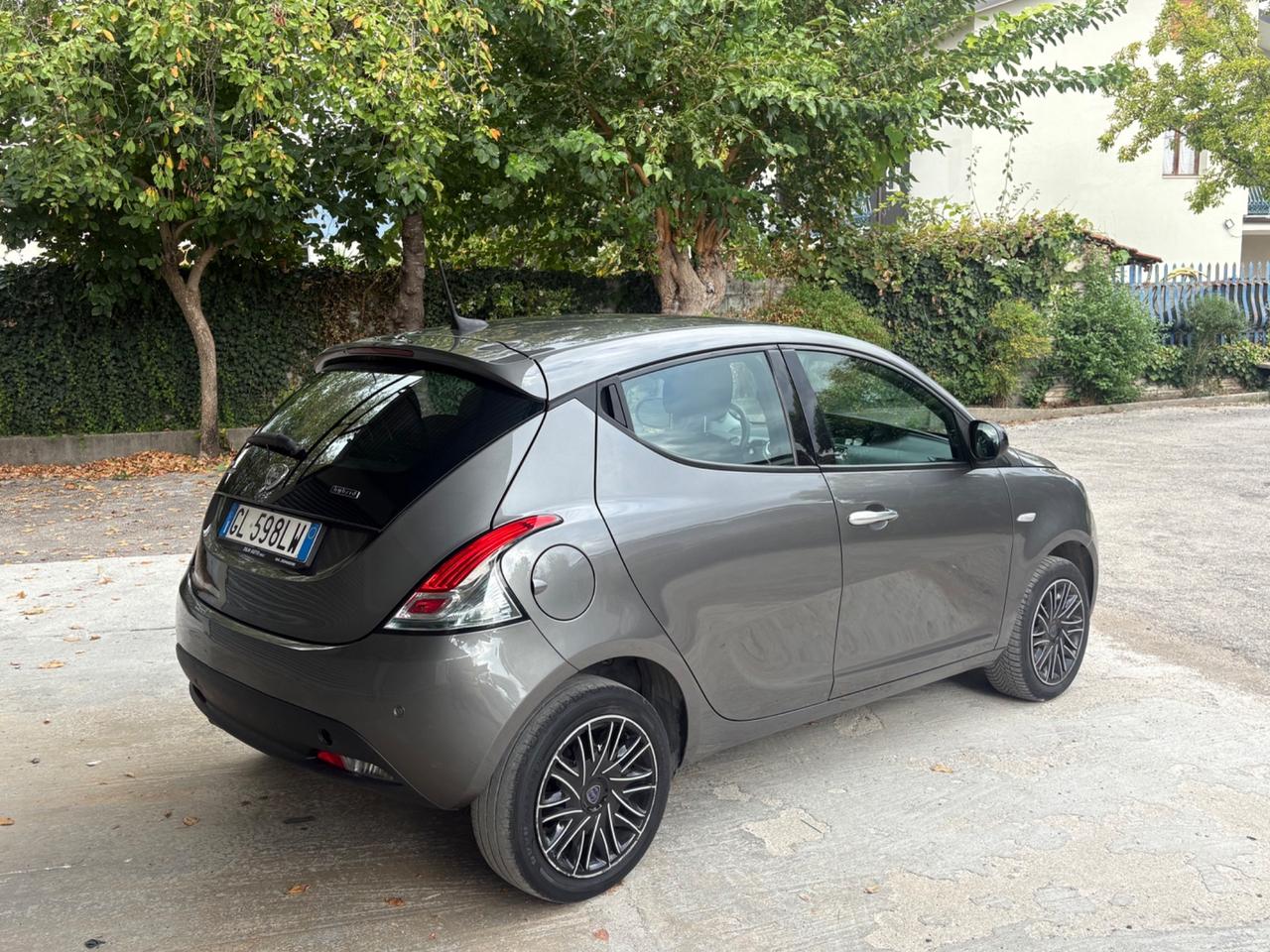 Lancia Ypsilon 1.0 FireFly 5 porte S&S Hybrid Gold