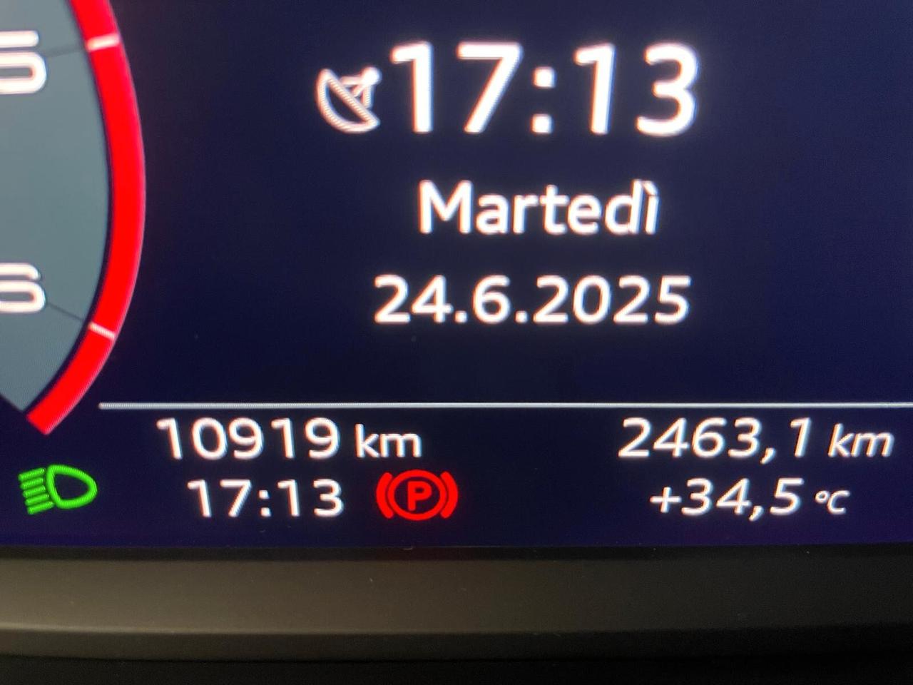 Audi Q3 TDI S tronic Identity Black