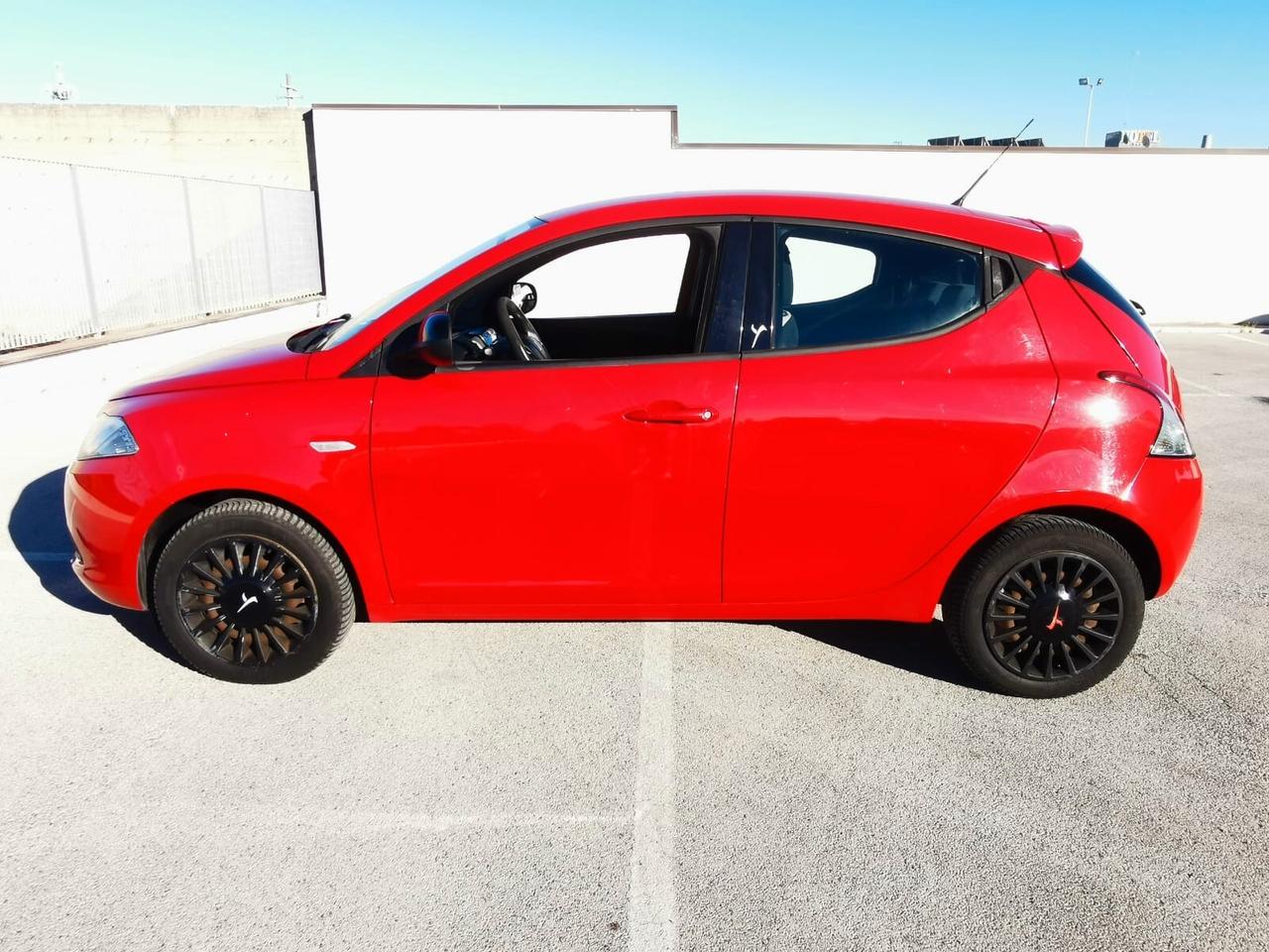 Lancia Ypsilon 1.3 MJT 16V 95 CV 5P. S&S Silver