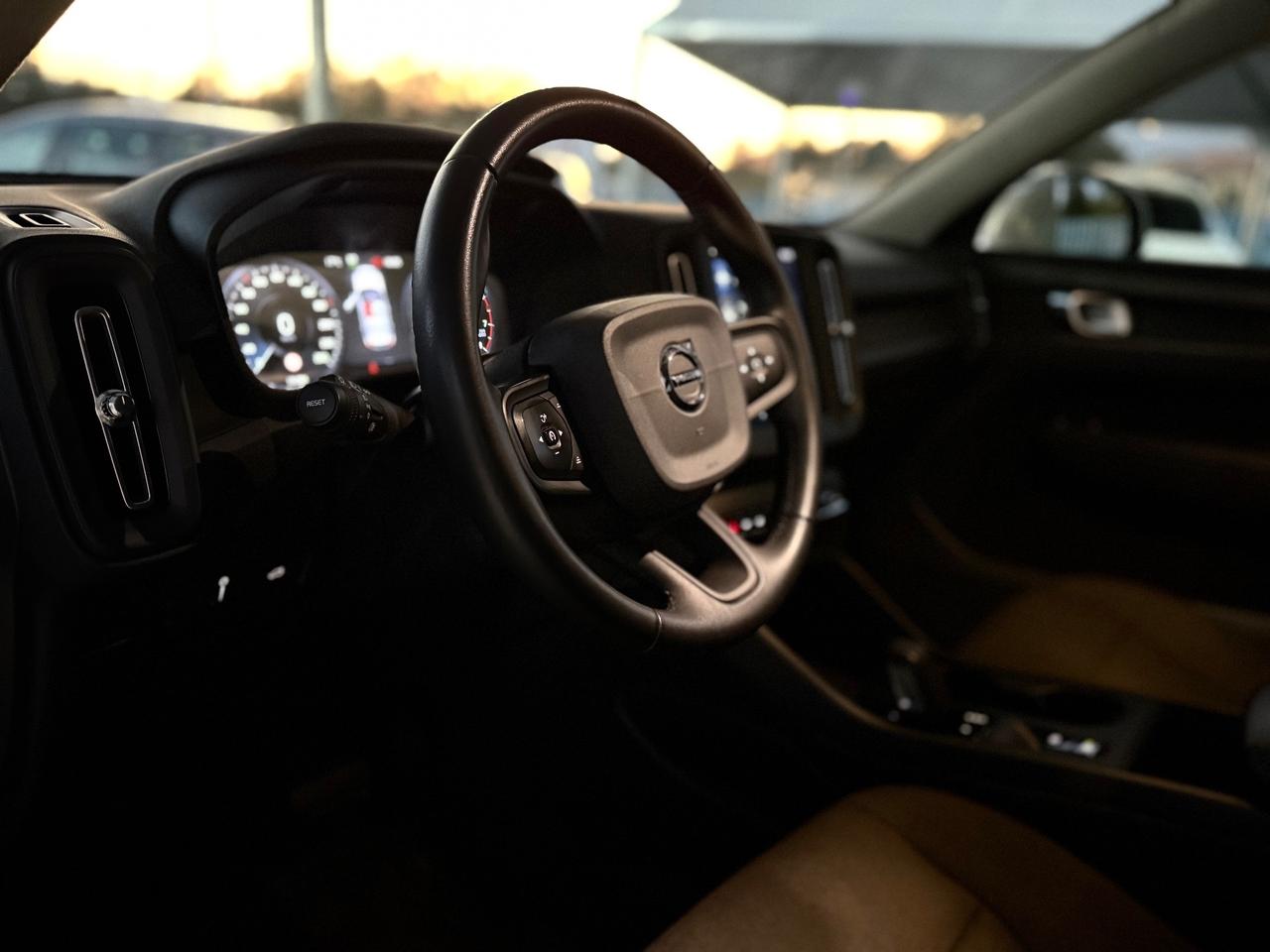 Volvo XC40 T3 Geartronic R-design PARI AL NUOVO