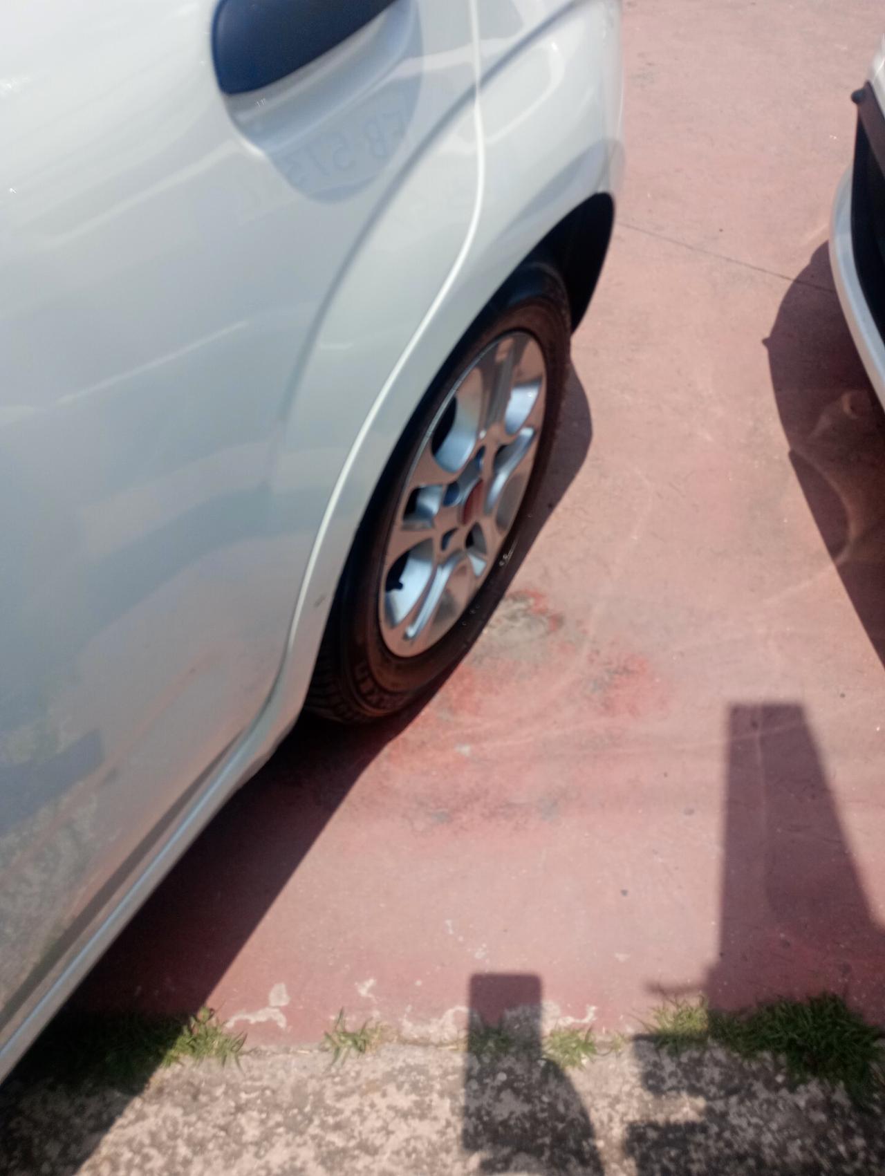 Fiat Panda 1.2 Lounge uconnect,pari al nuovo.