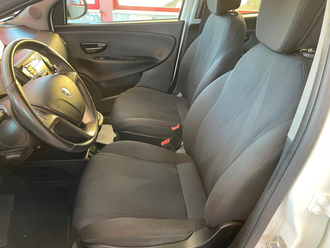 Lancia Ypsilon 1.0 Hybrid Gold