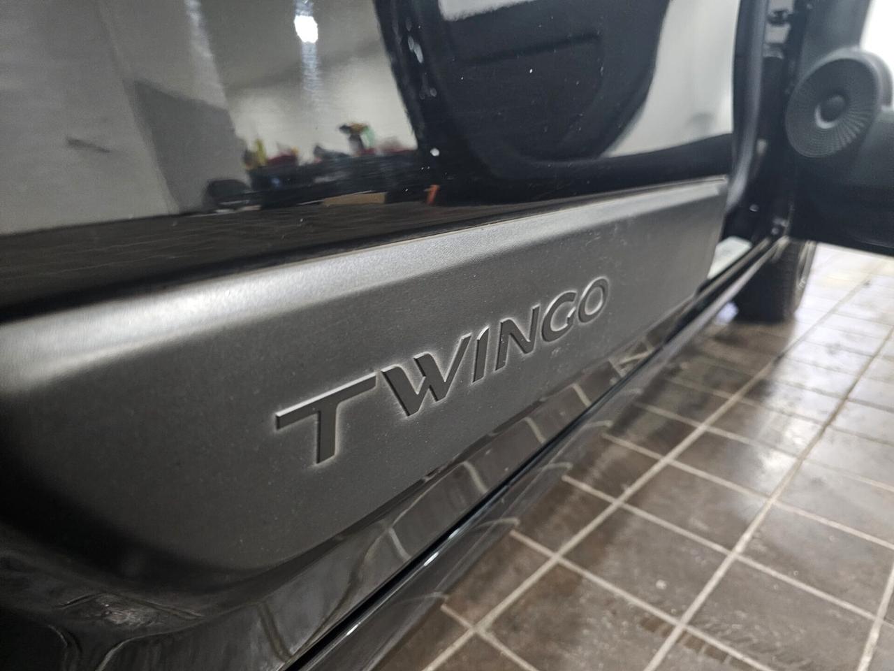 NUOVA RENAULT TWINGO INTENS TCe 0.9 BENZ 90CV TOTAL BLACK EDITION