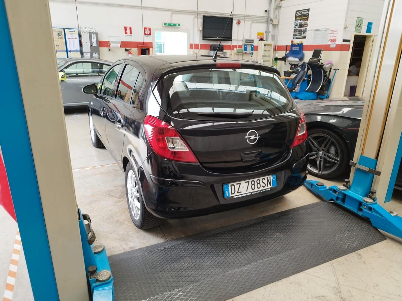 Opel Corsa 1.2 5 porte gpl