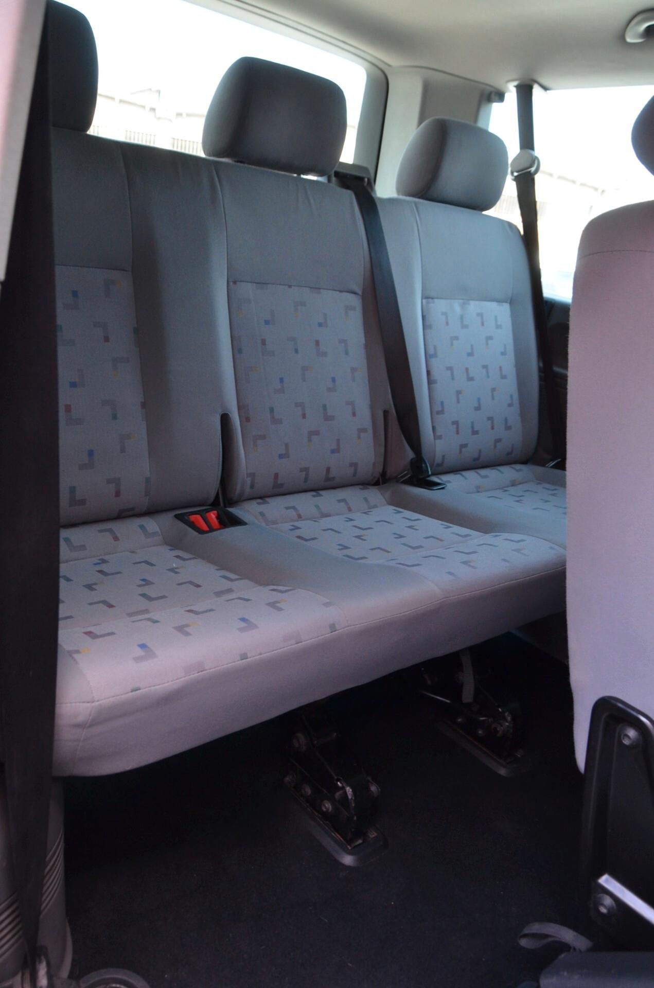 Volkswagen Transporter 2.5 TDI/130CV CARAVELLE AUTOMATICO 9 POSTI