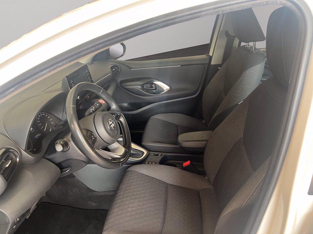TOYOTA Yaris 1.5h active del 2023