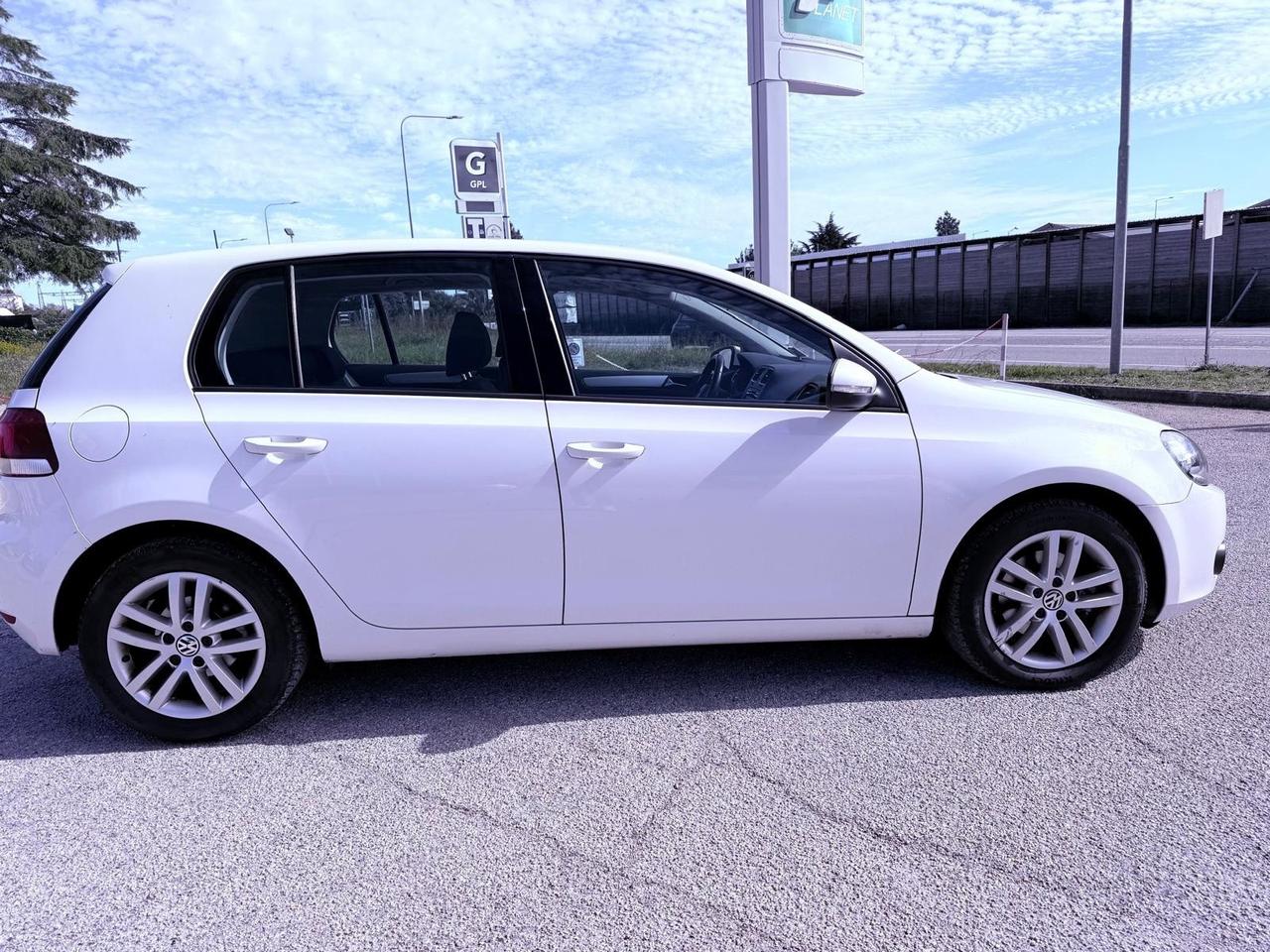 Volkswagen Golf 1.6 TDI DPF 5p. Highline Ok neopatentati