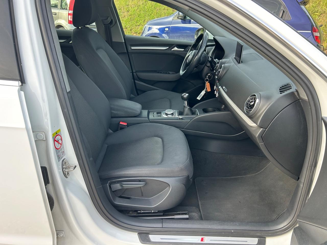 Audi A3 SPB 30 TDI Business Sline esterno neopatentati permute
