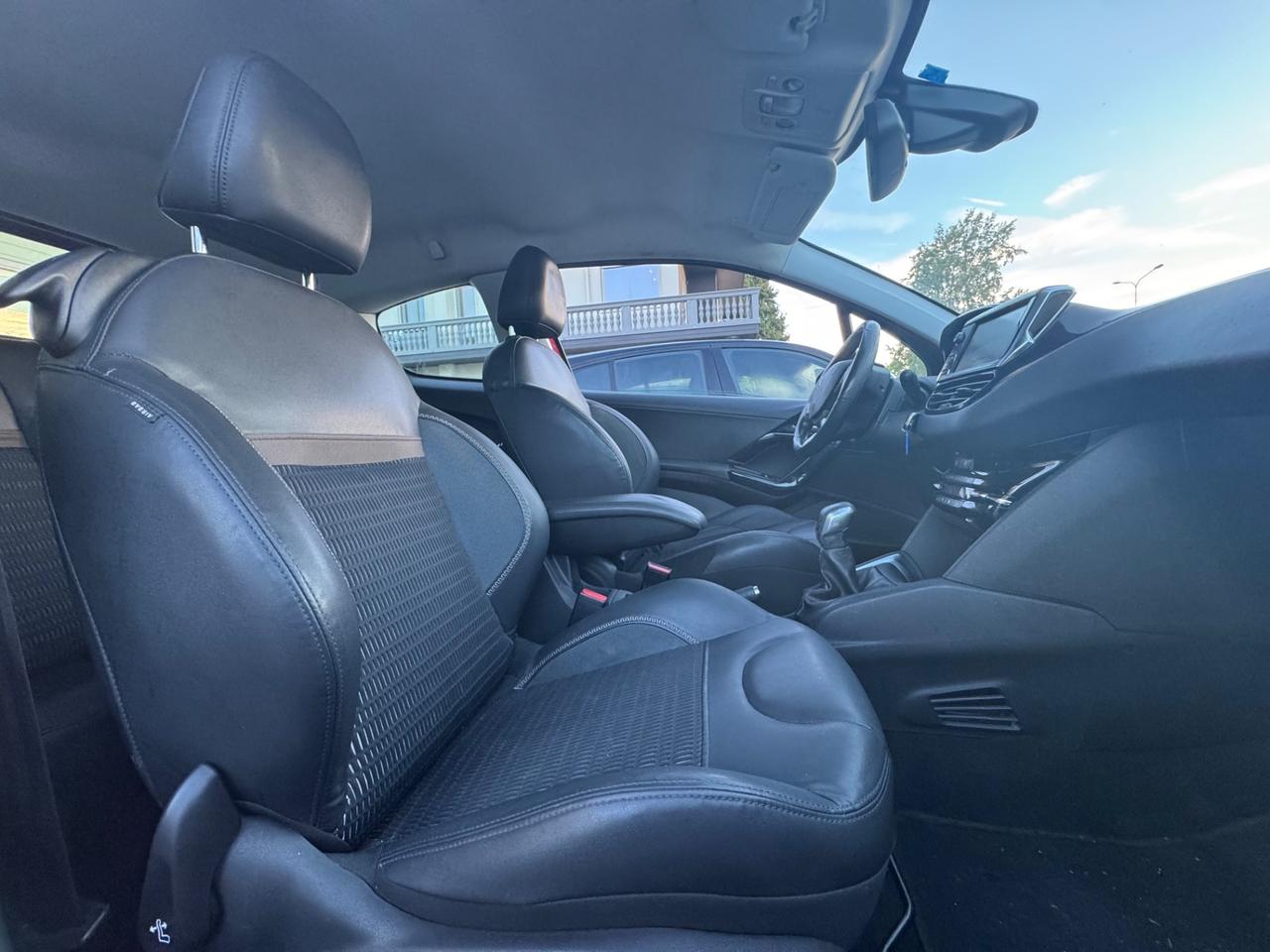 Peugeot 208 1.4 HDi 68 CV 3 porte Allure