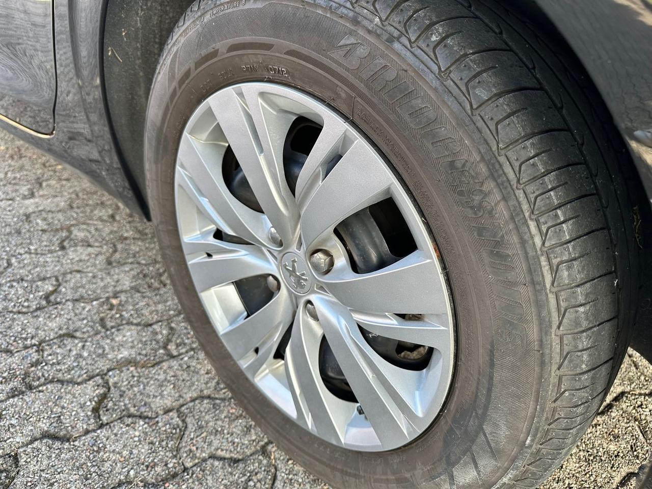 Peugeot 208 Allure 1.4 95 VTI #6873