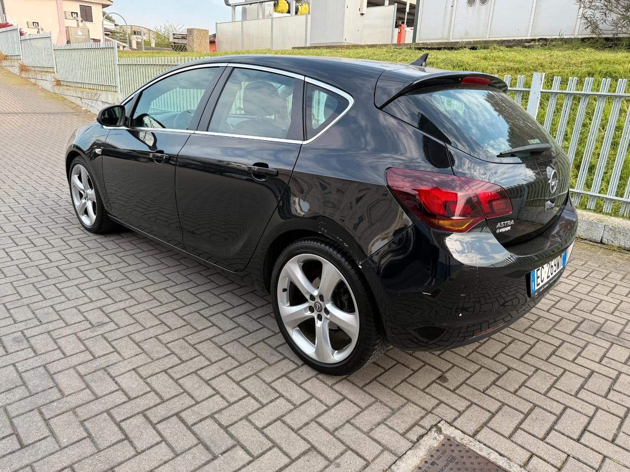 Opel Astra 1.6 115CV 5 porte Cosmo