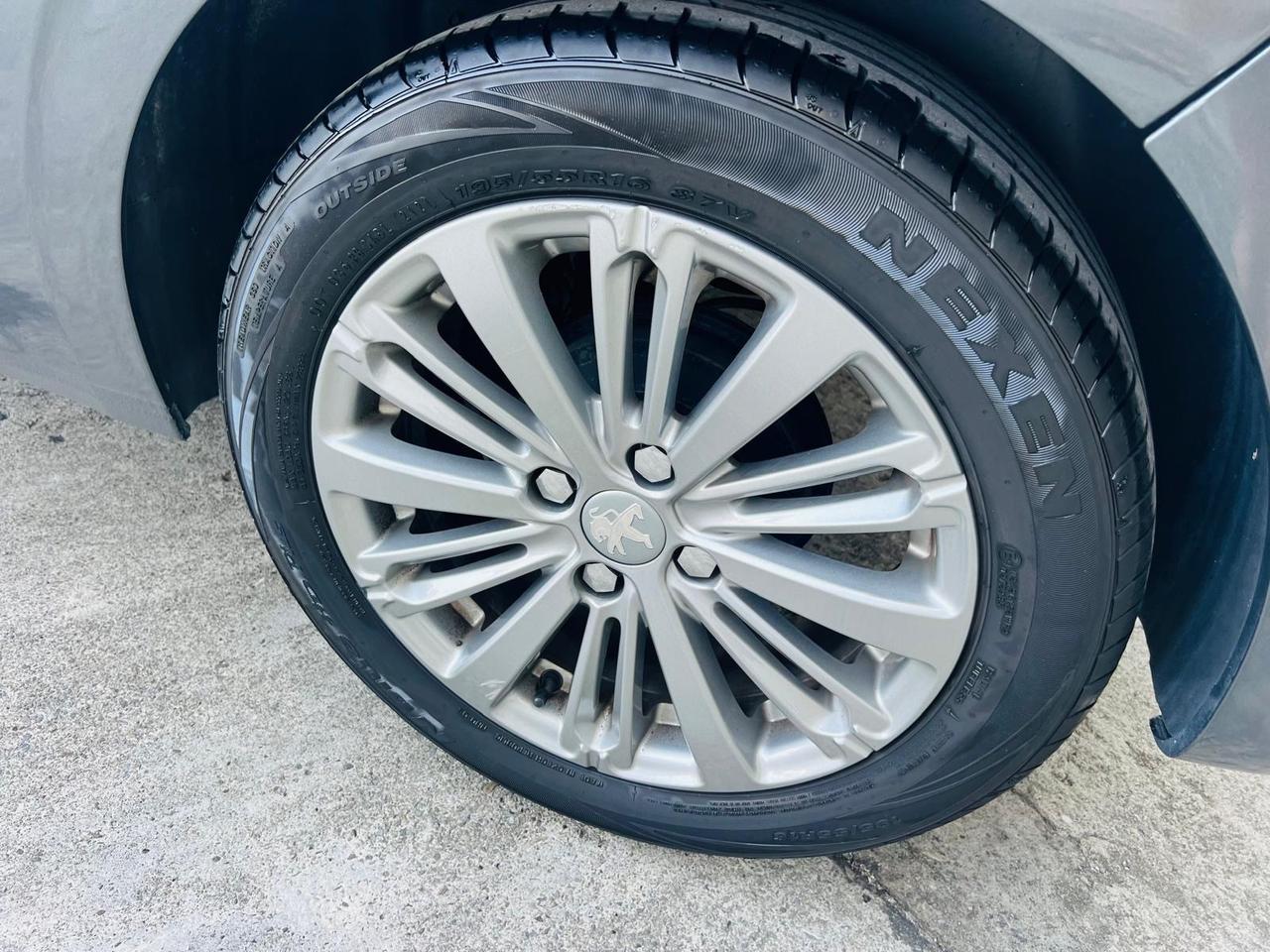 Peugeot 208 PureTech 82 5 porte Allure