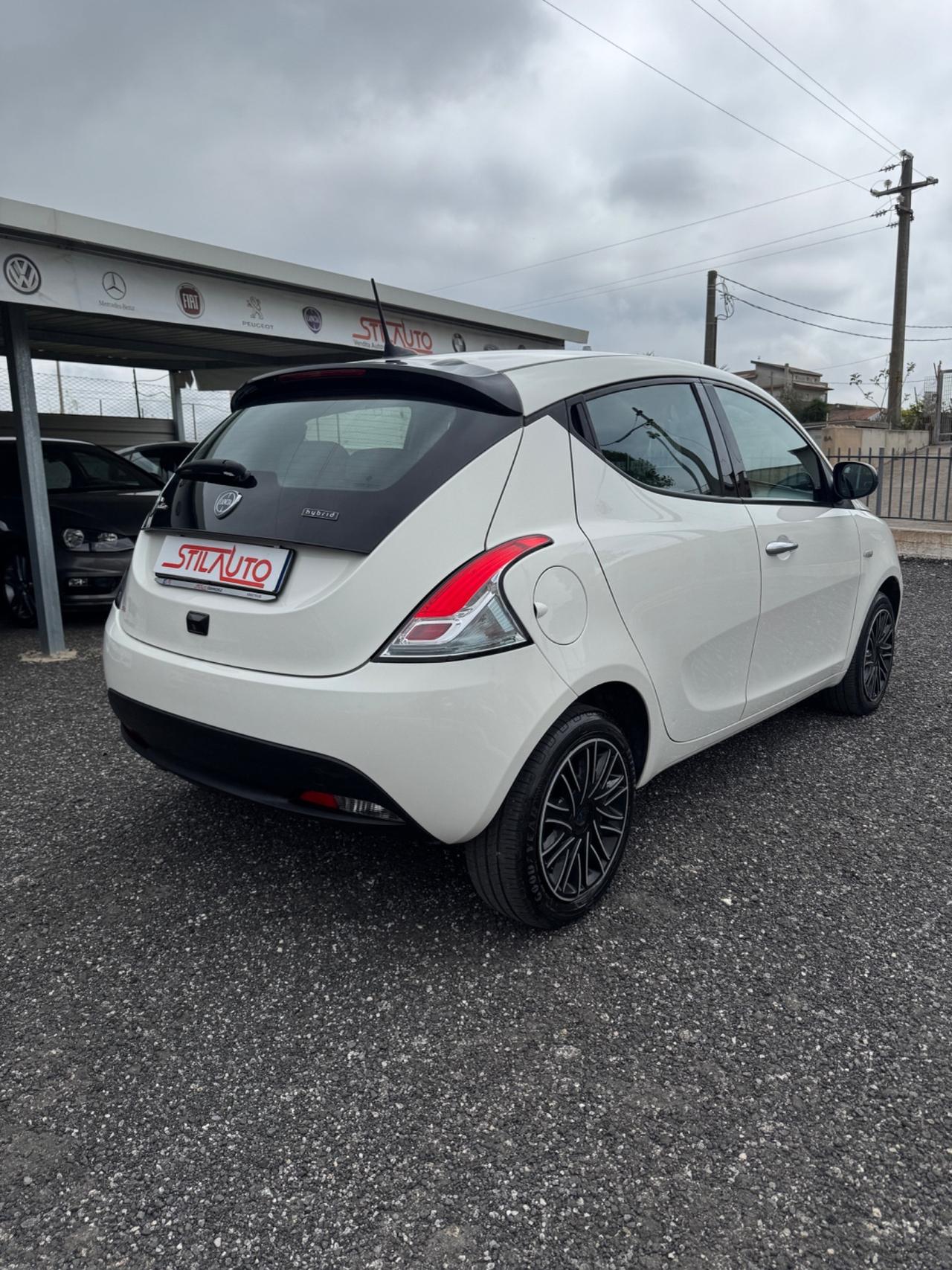 Lancia Ypsilon 1.0 FireFly 5 porte S&S Hybrid Gold Plus