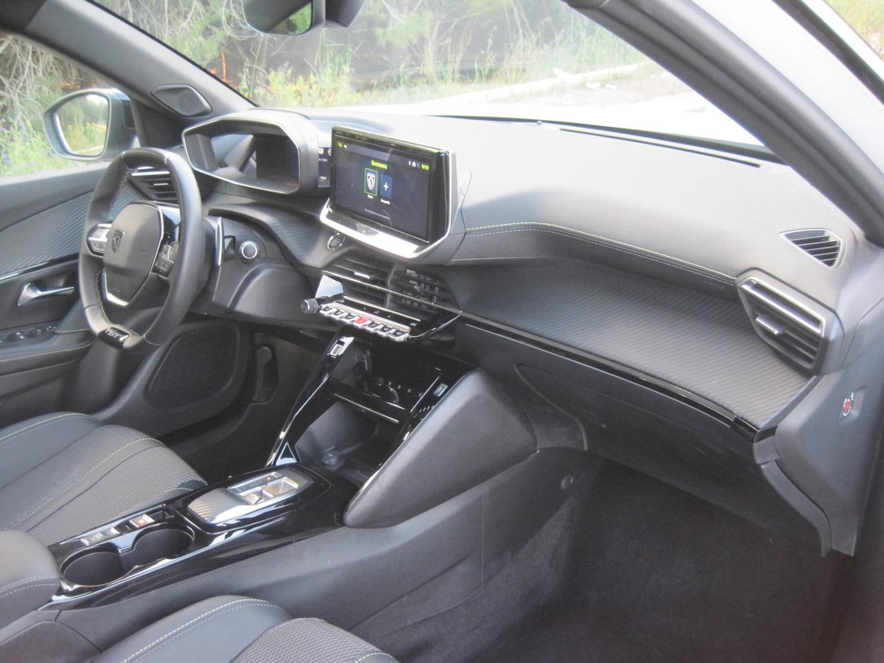 Peugeot 2008 PureTech 130 S&S EAT8 GT