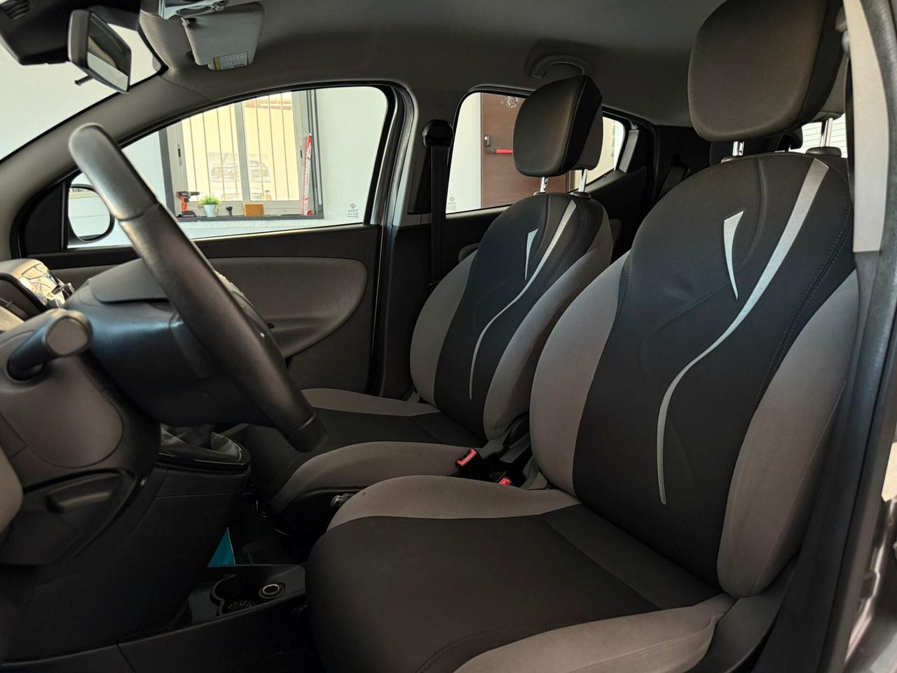 Lancia Ypsilon 1.2 69 CV 5 porte Silver