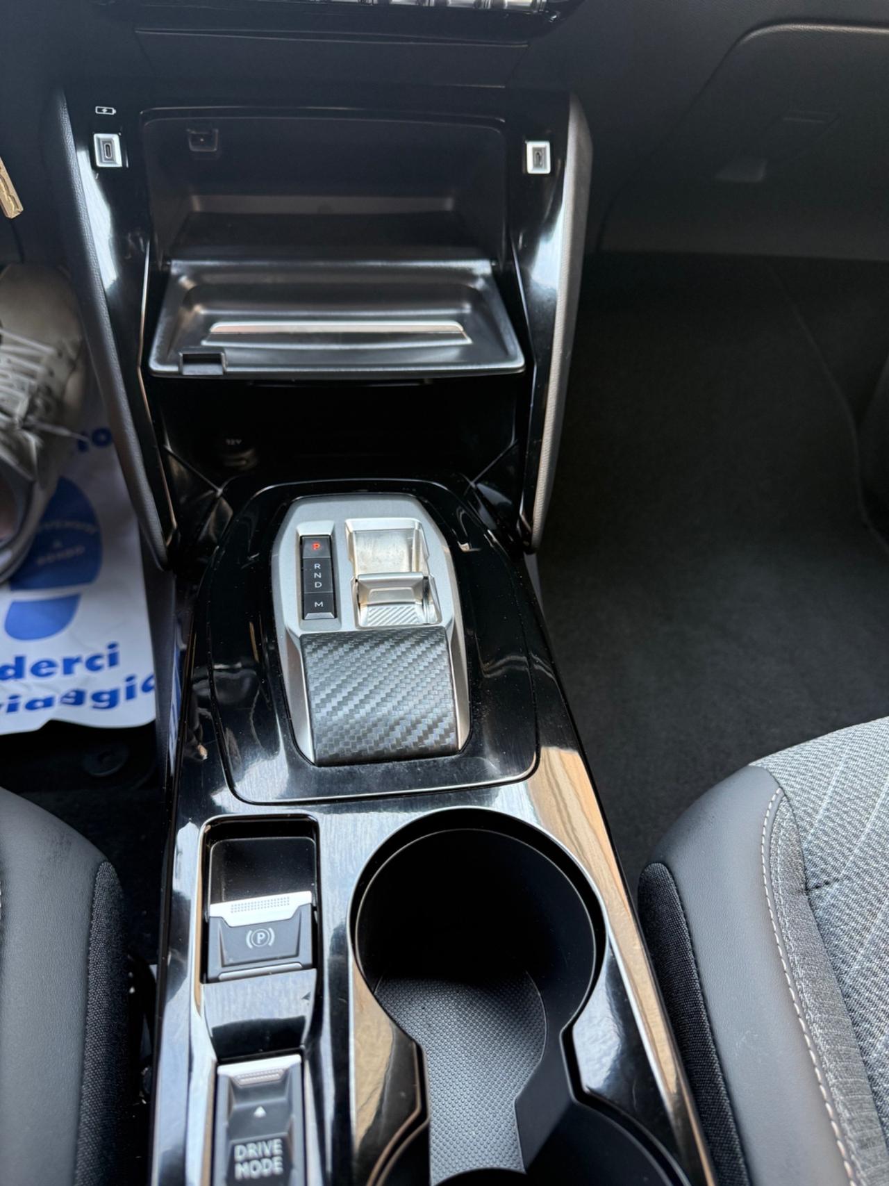 Peugeot 2008 Hybrid 145 e-DCS6 Allure …2025