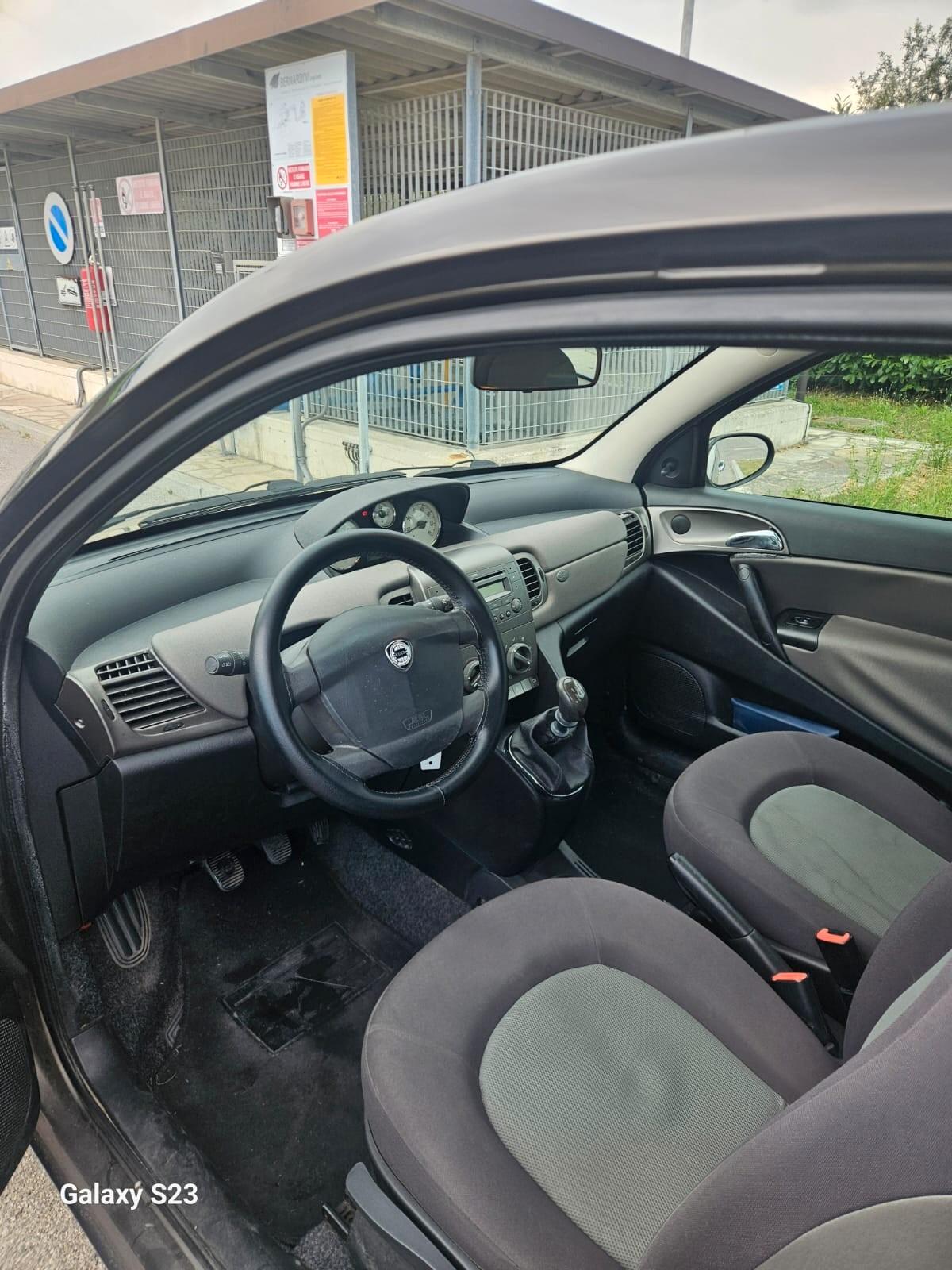 Lancia Ypsilon 1.2 16V Oro