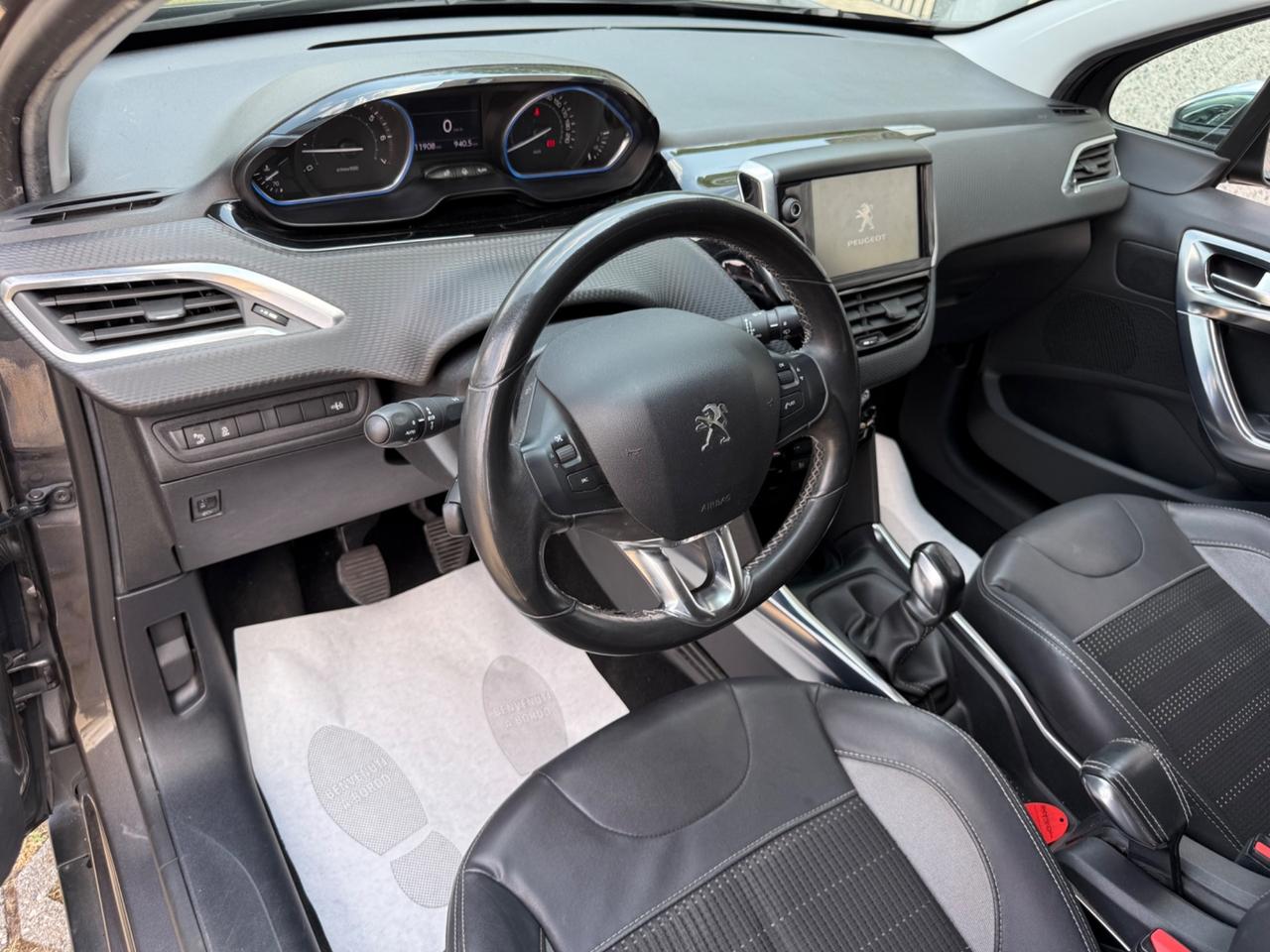 Peugeot 2008 1.2 VTi 82CV Cerchi*Navi*Pelle*Sensori