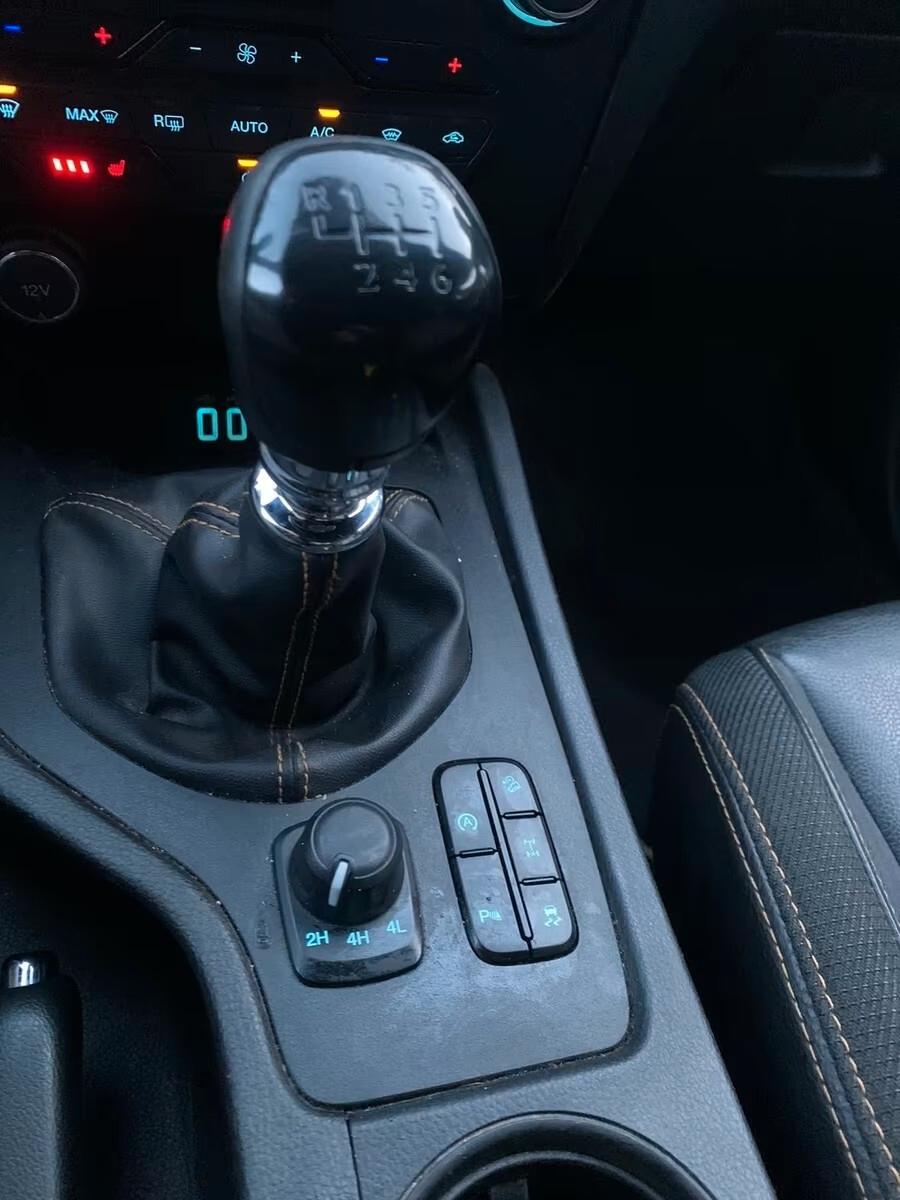 Ford Ranger 2.0 TDCi DC Limited 5 posti