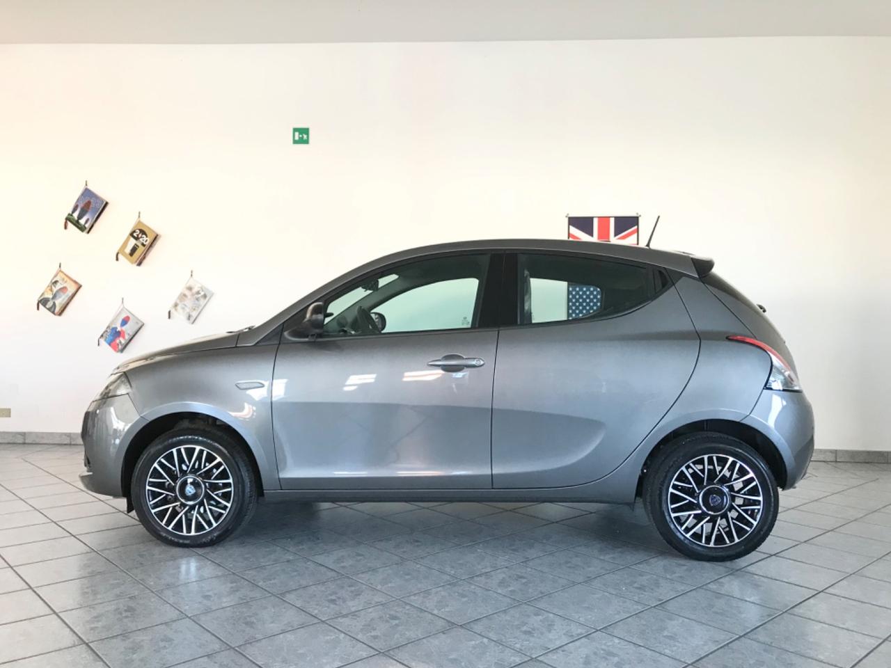 Lancia Ypsilon 1.0 FireFly 5 porte S&S Hybrid Platino