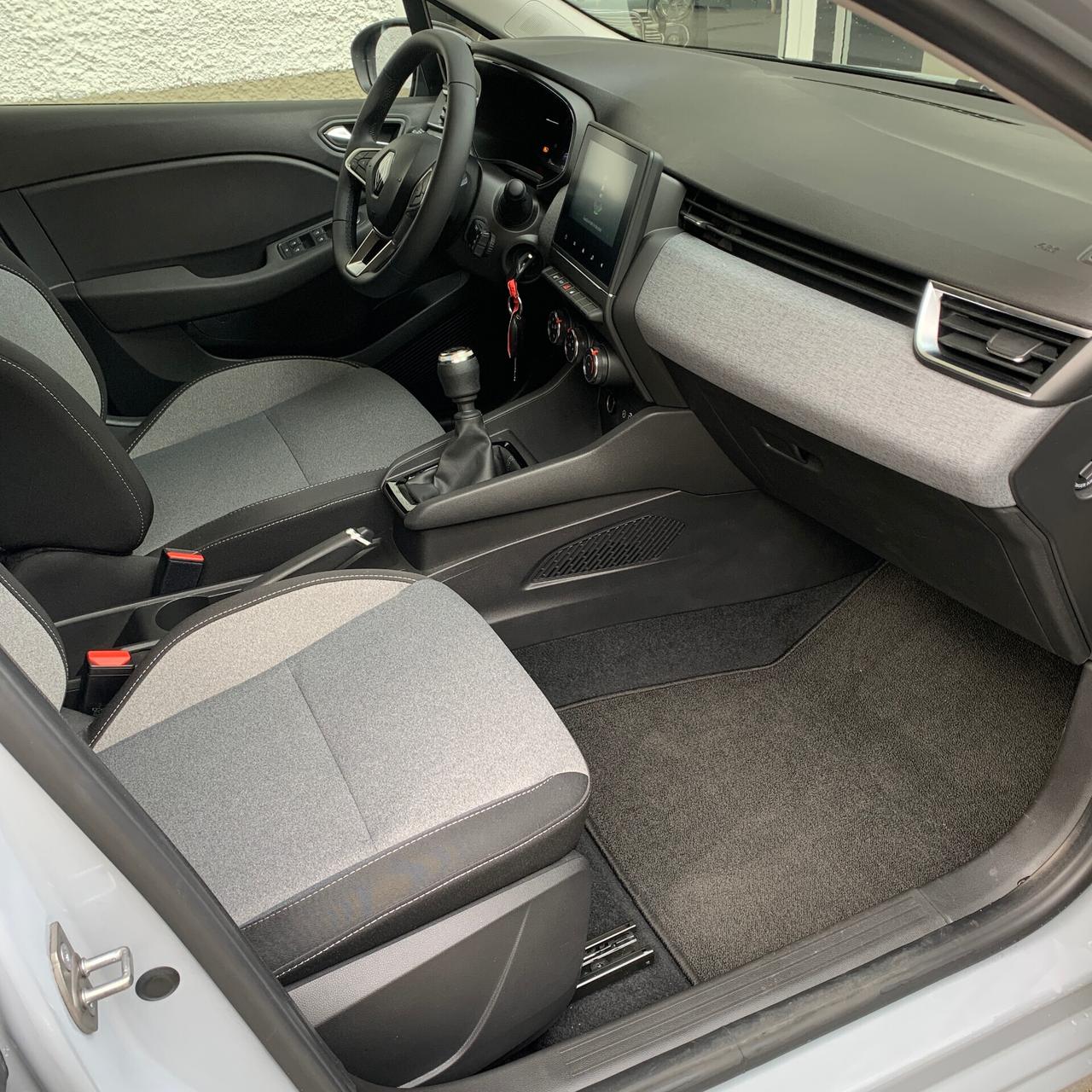 Renault Clio TCe 90 Evolution – 08/2024 | 5.154 km – PARI AL NUOVO