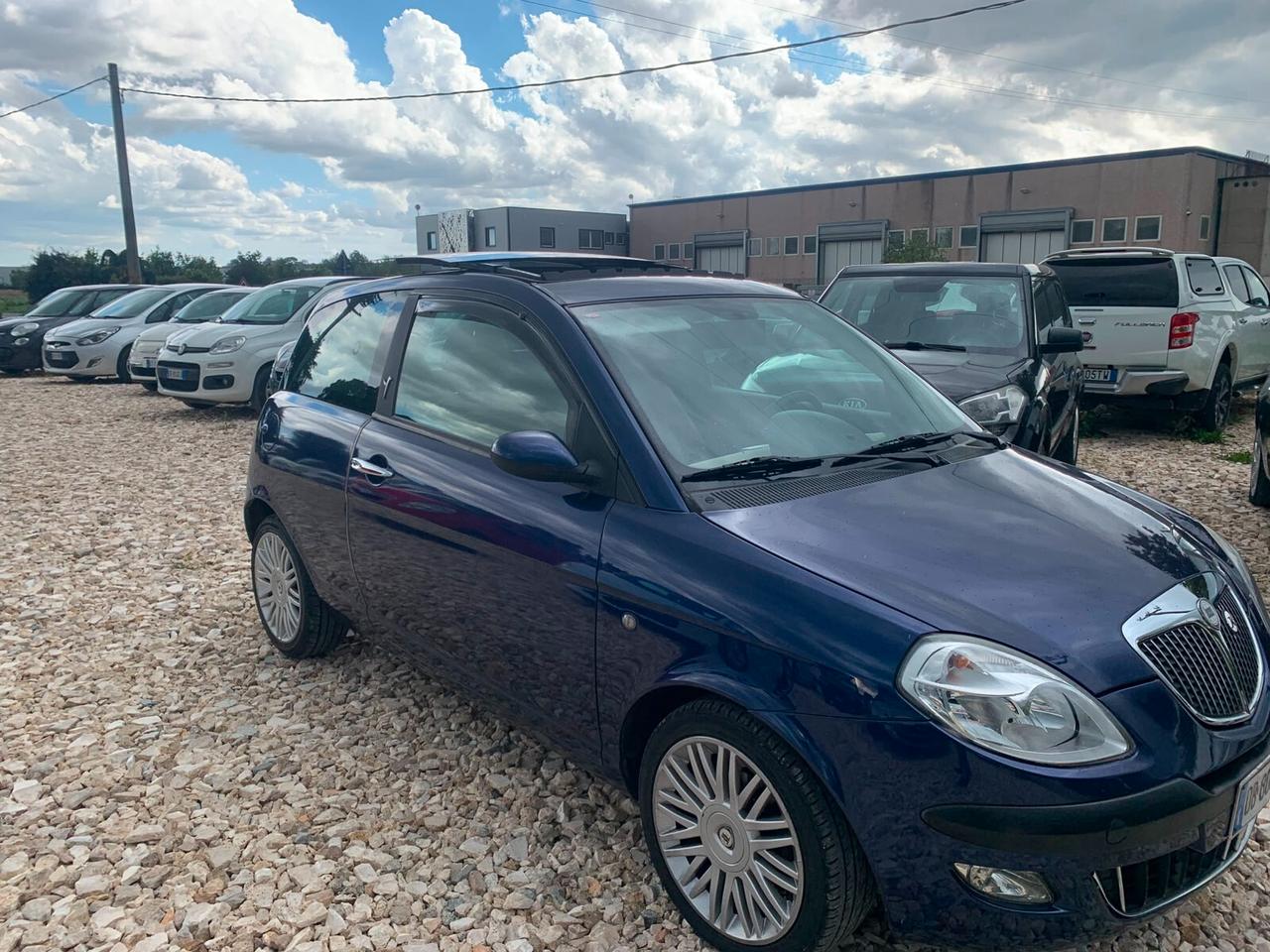 Lancia Ypsilon 1.4 16V Platino