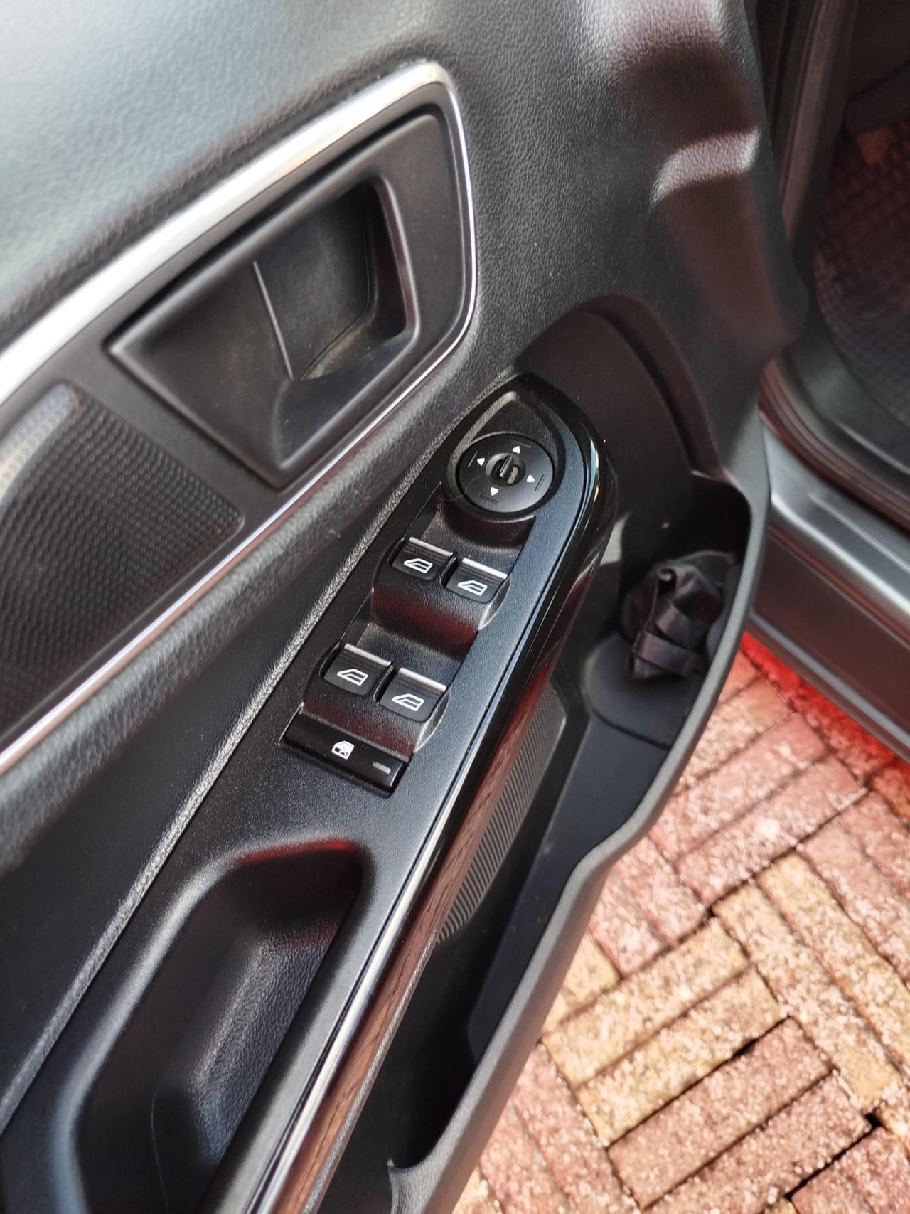 Ford B-Max 1.4 90 CV GPL Titanium X
