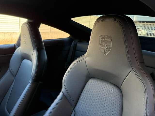 Porsche 992 911 Coupe 3.0 Carrera 4 GTS auto