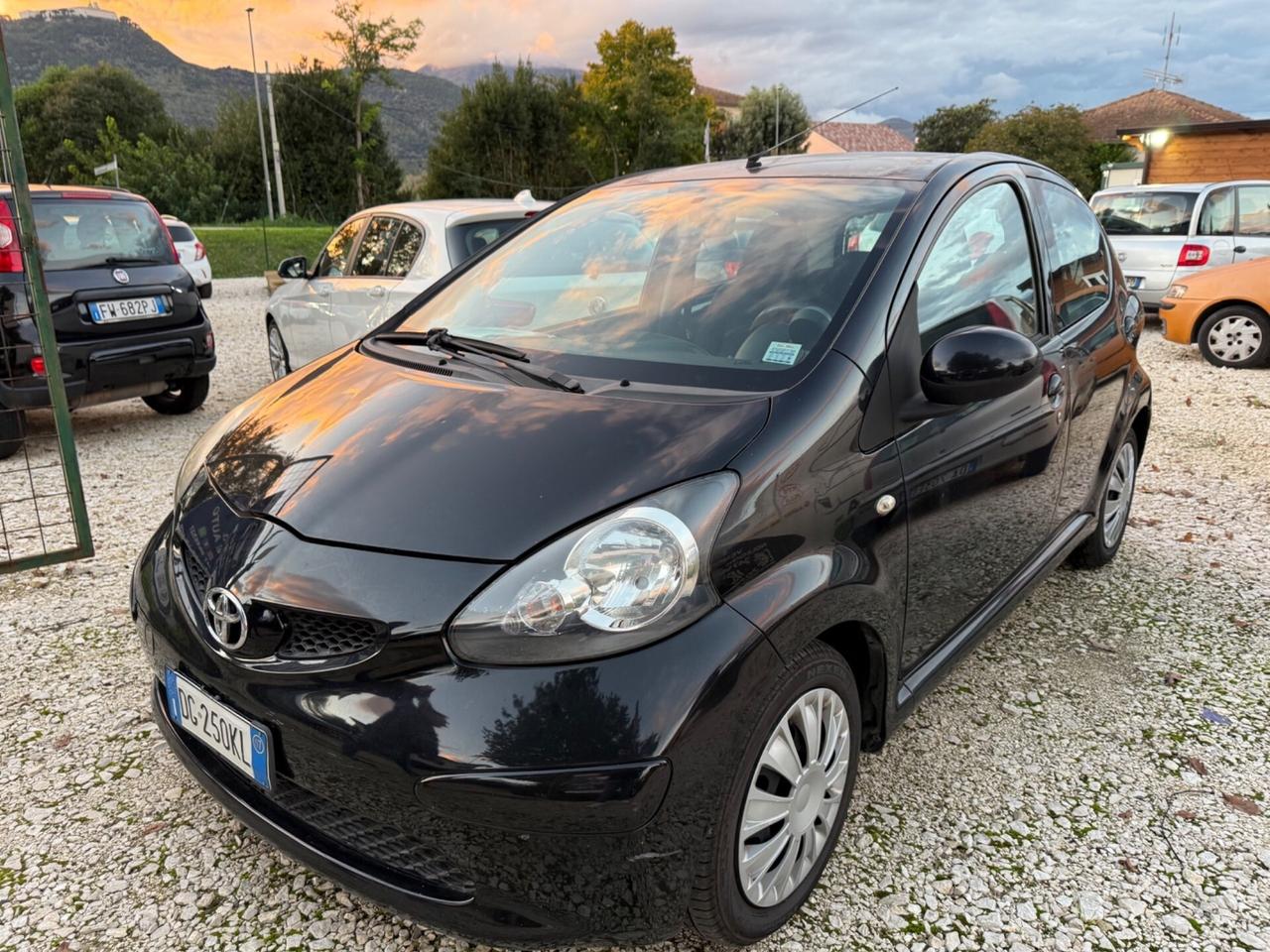 Toyota Aygo 1.0 12V VVT-i 5 porte perfetta neopate