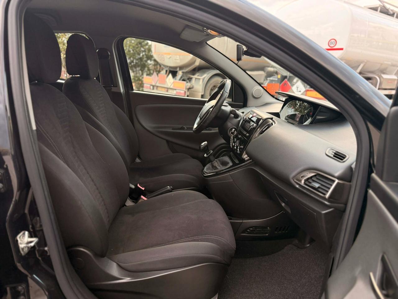 Lancia Ypsilon 1.2 69 CV 5 porte S&S Gold