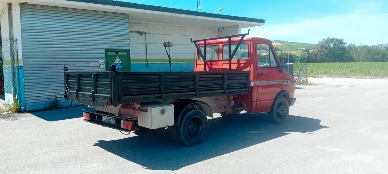 Iveco daily 35.8 ribaltabile trilaterale
