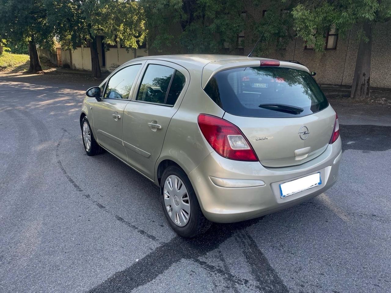 Opel Corsa 1.2 5 porte Cosmo per Neopatentati