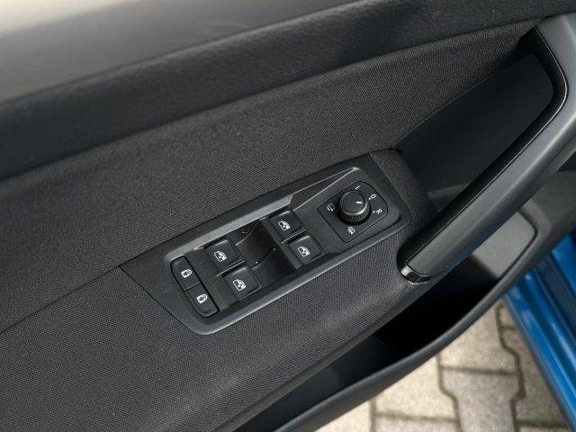 VOLKSWAGEN Touran 2.0 TDI 115 CV DSG 7 Posti, Tettuccio, Unicoprop.