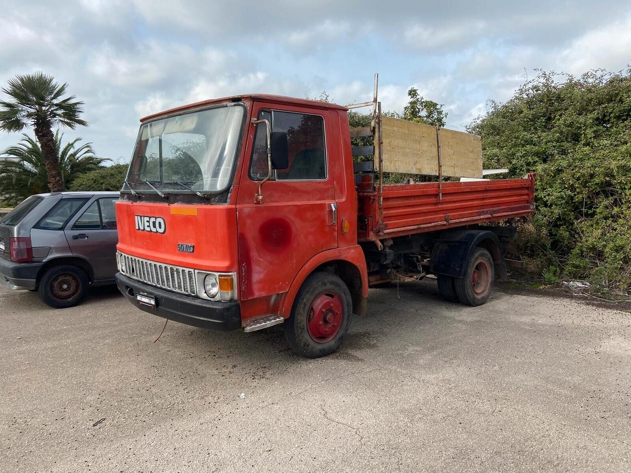 Iveco OM 50 RIBALTABILE TRILATERALE