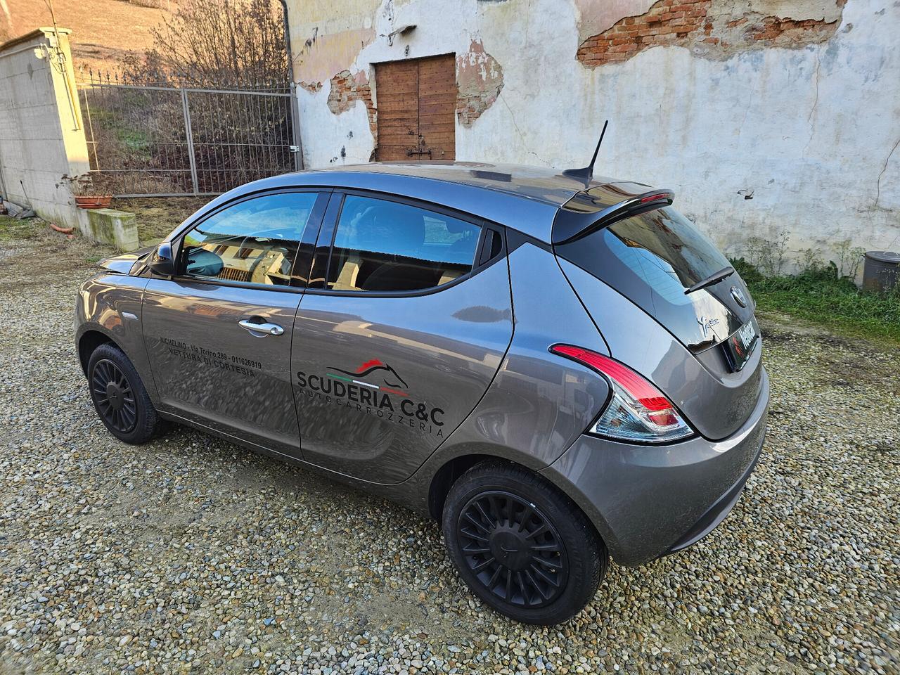 Lancia Ypsilon 1.0 S&S Hybrid Silver