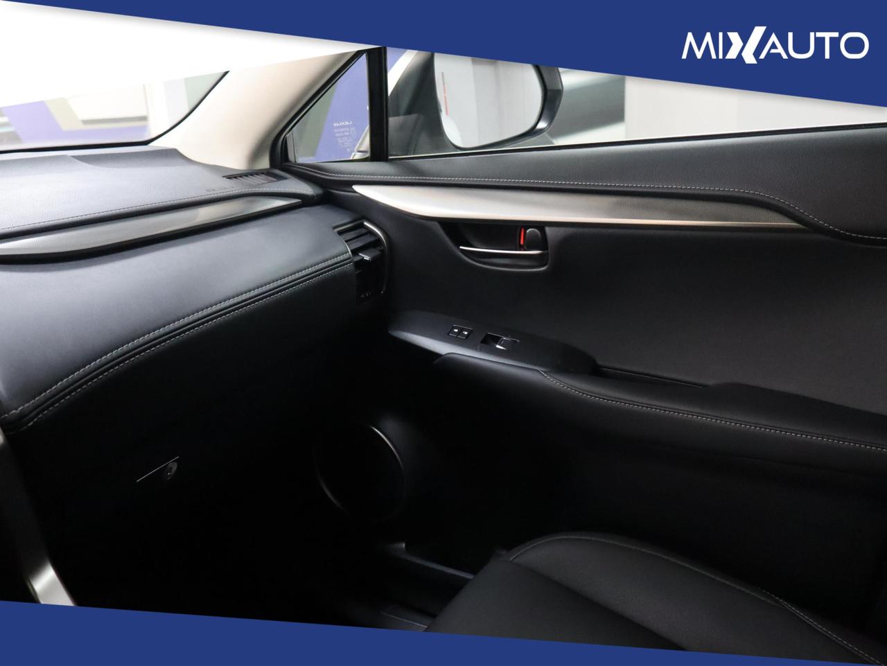 Lexus NX 300h 2.5 Premium 4WD AUTO